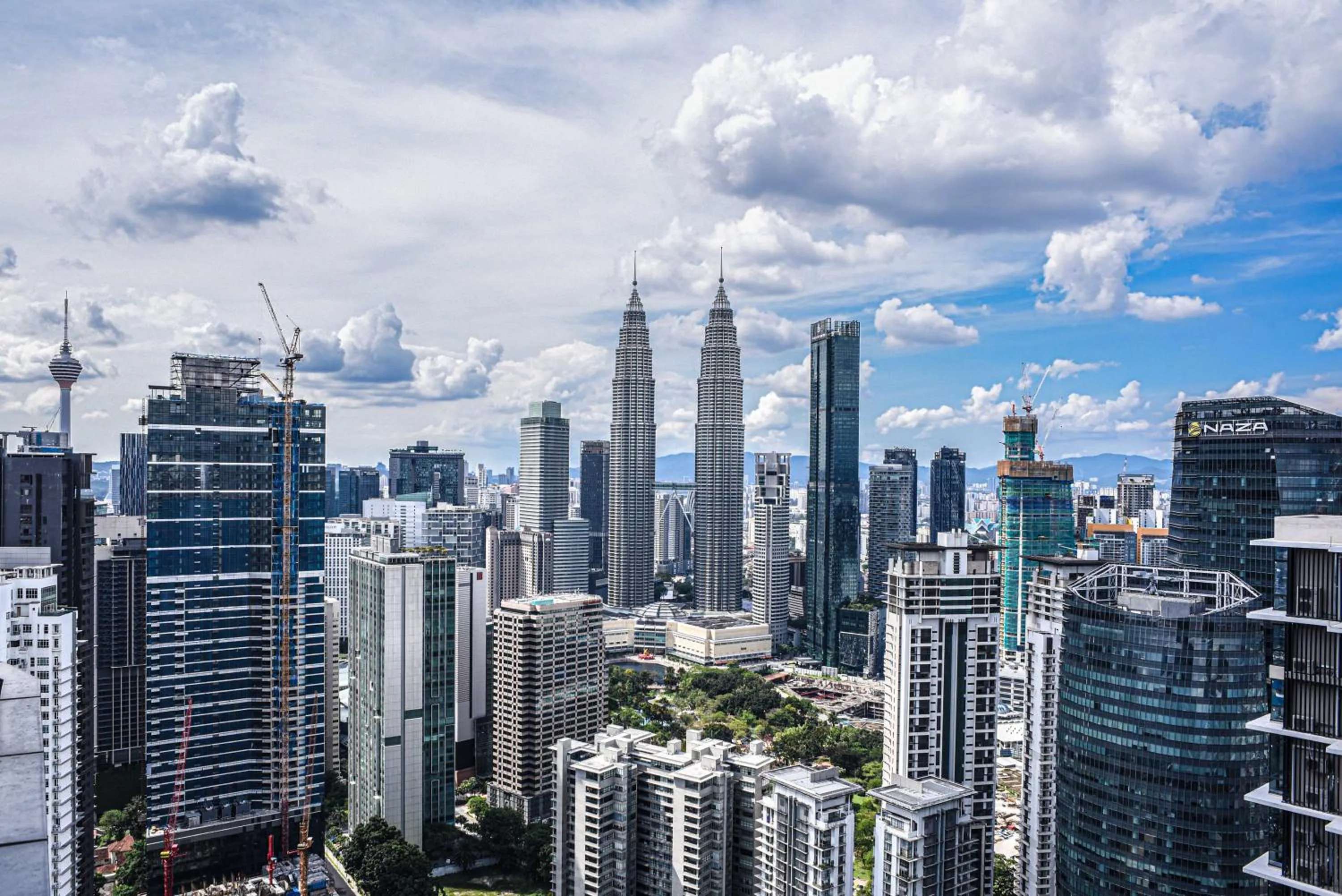 City view in Eaton Residence KLCC By Flixses