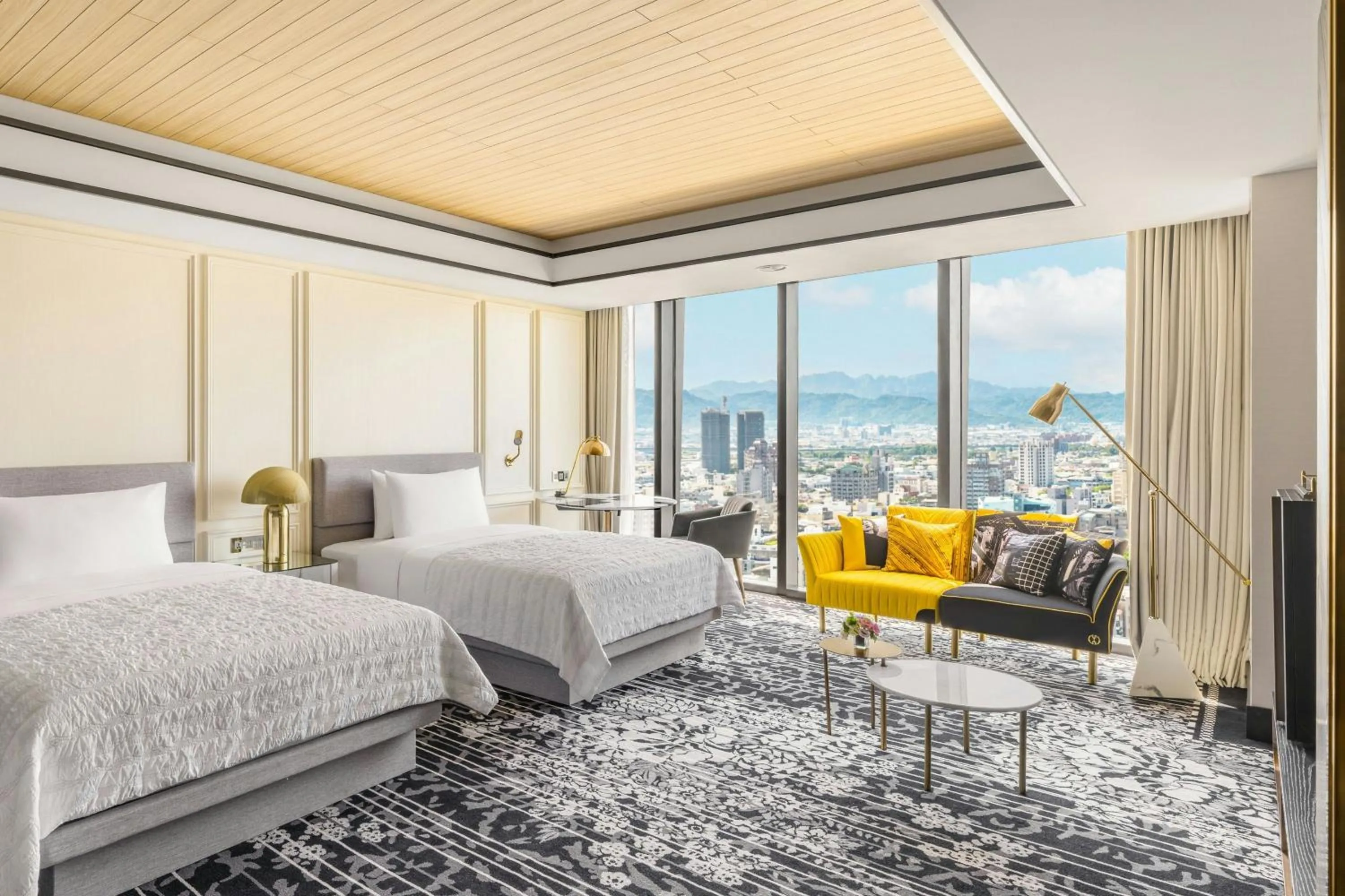 Photo of the whole room, Bed in Le Meridien Taichung