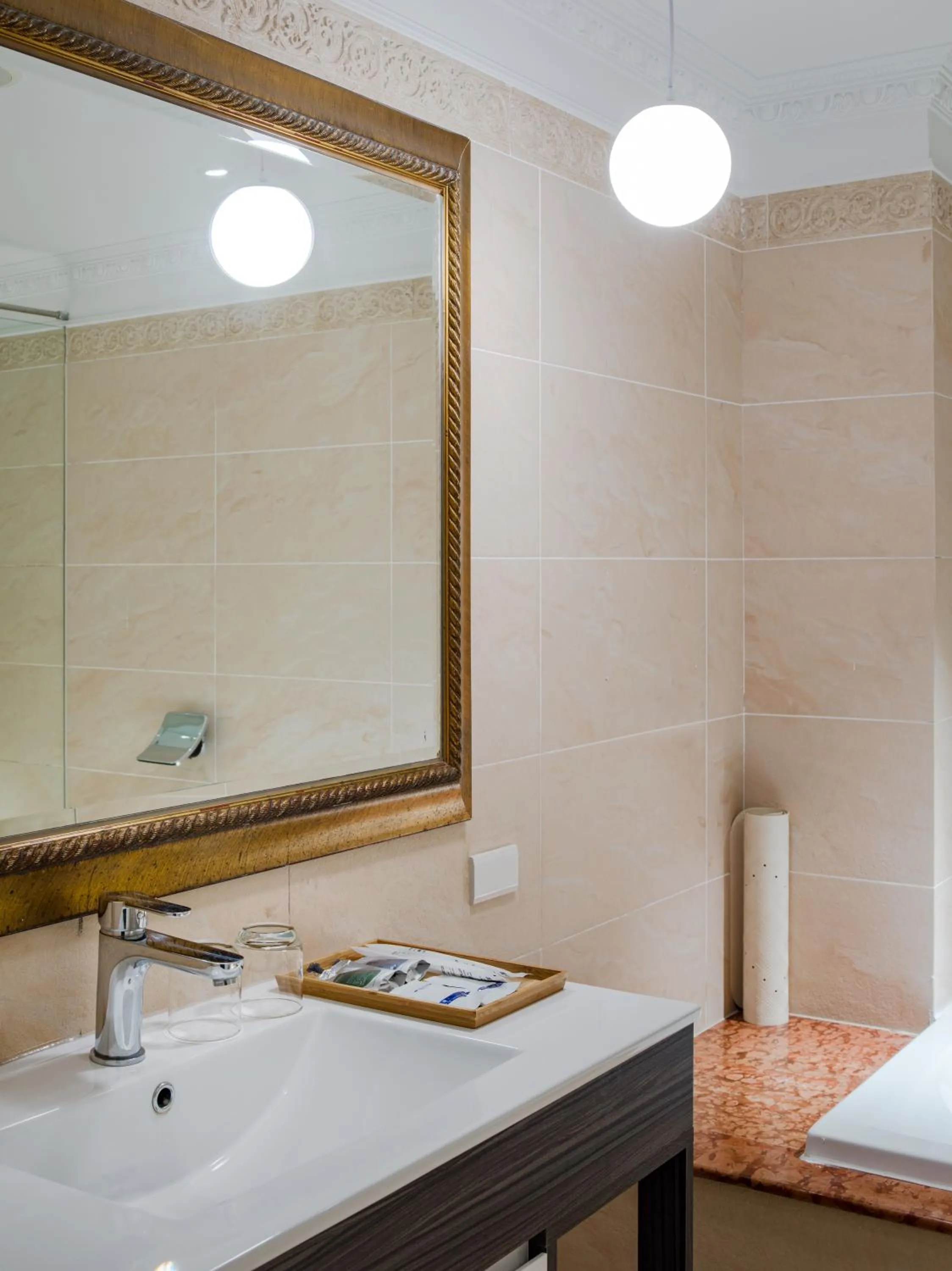Bathroom in Archess Hotel