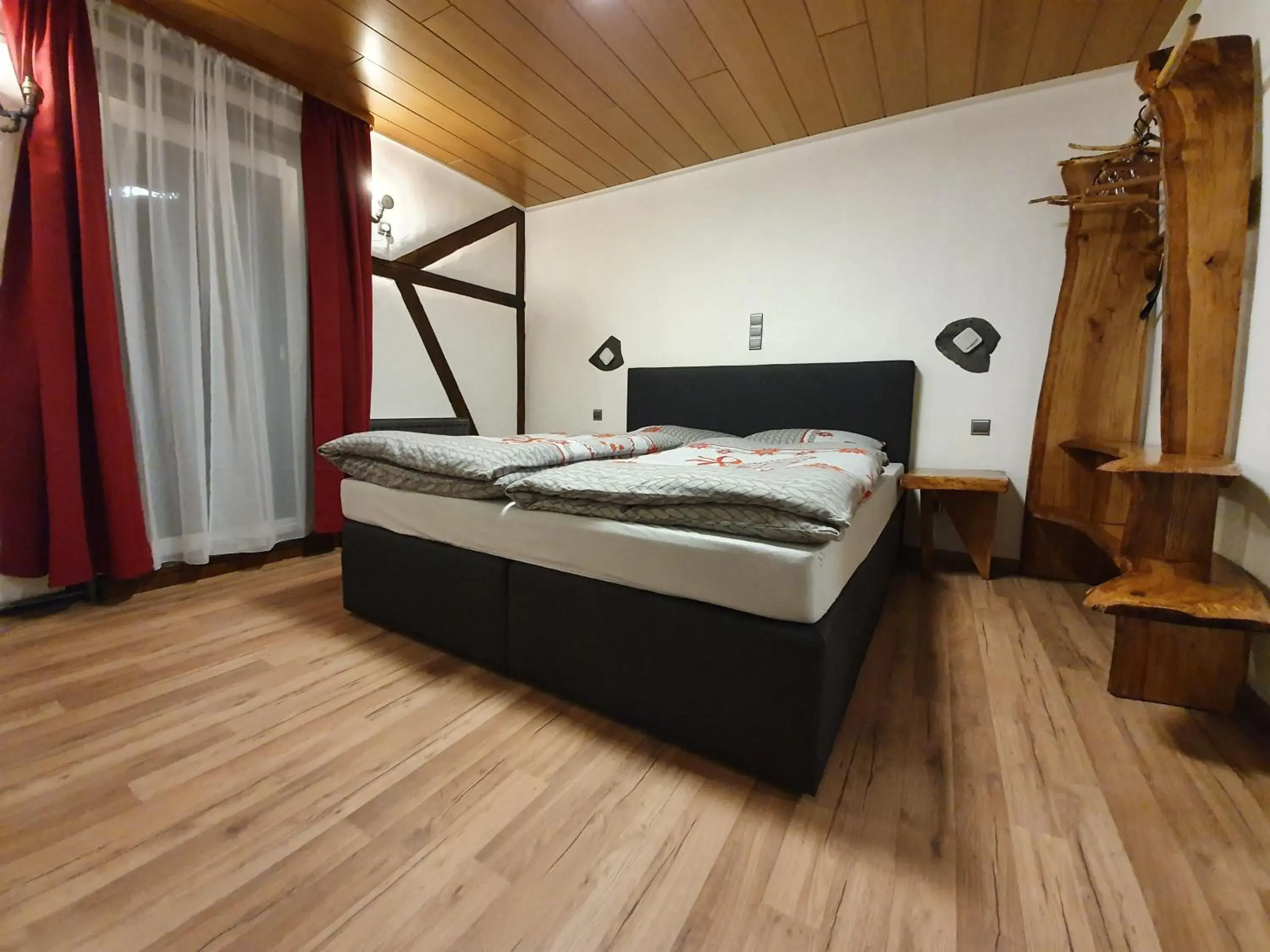 Double Room with Shower in Gasthaus Pension Schumbert Double Room with Shower in Gasthaus Pension Schumbert