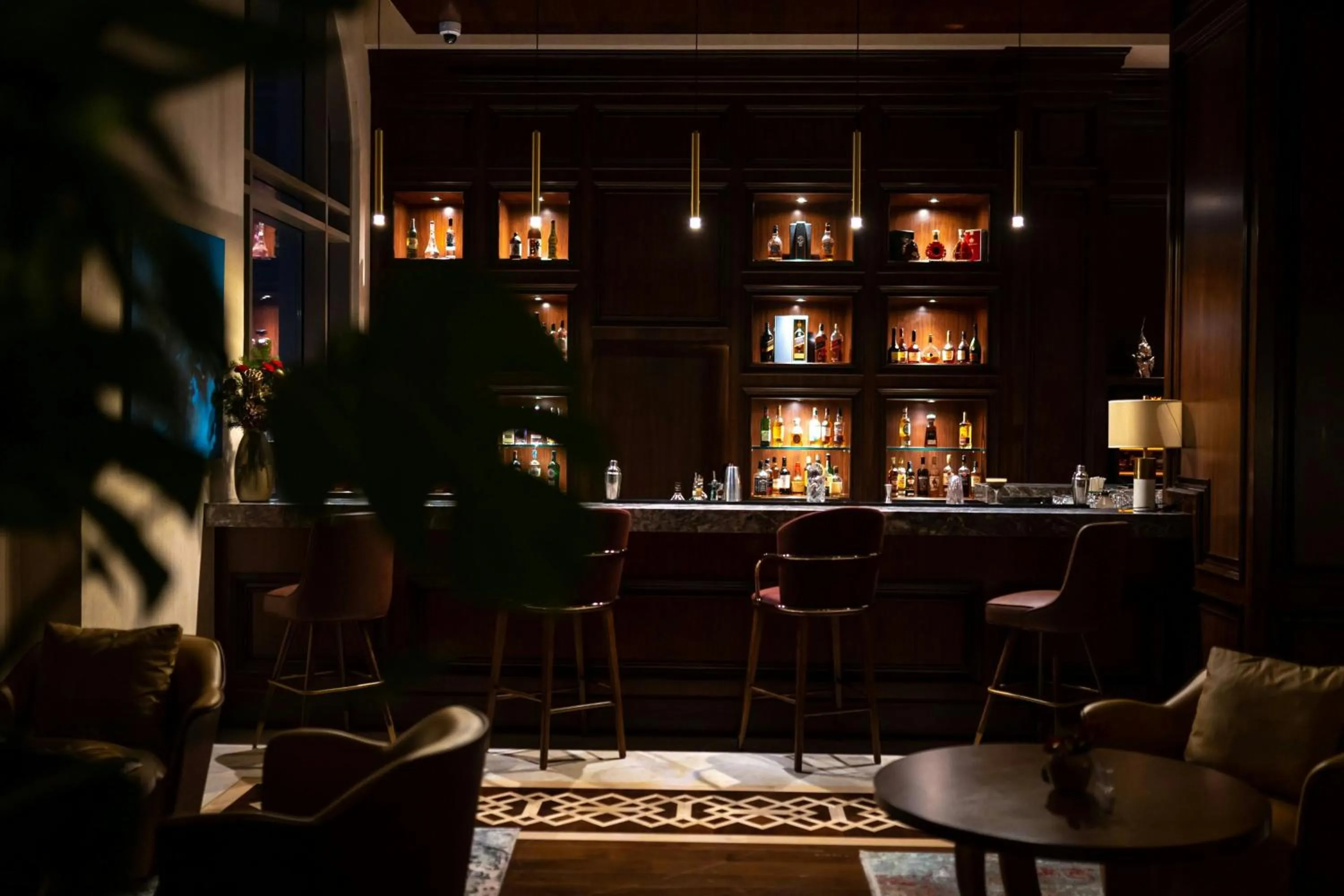 Lounge or bar in The St. Regis Marsa Arabia Island, The Pearl Qatar