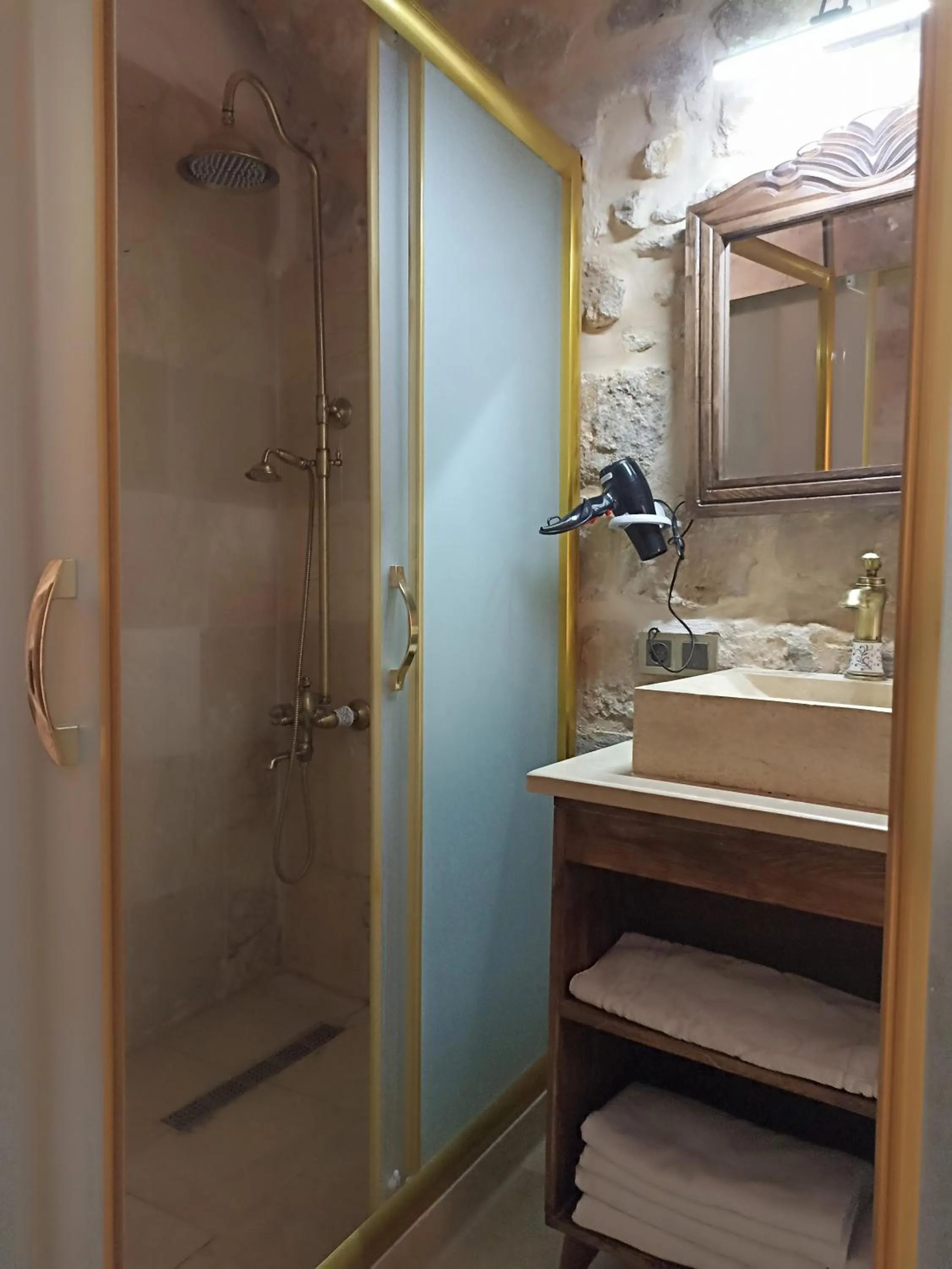 Bathroom in CARRA KONAĞI