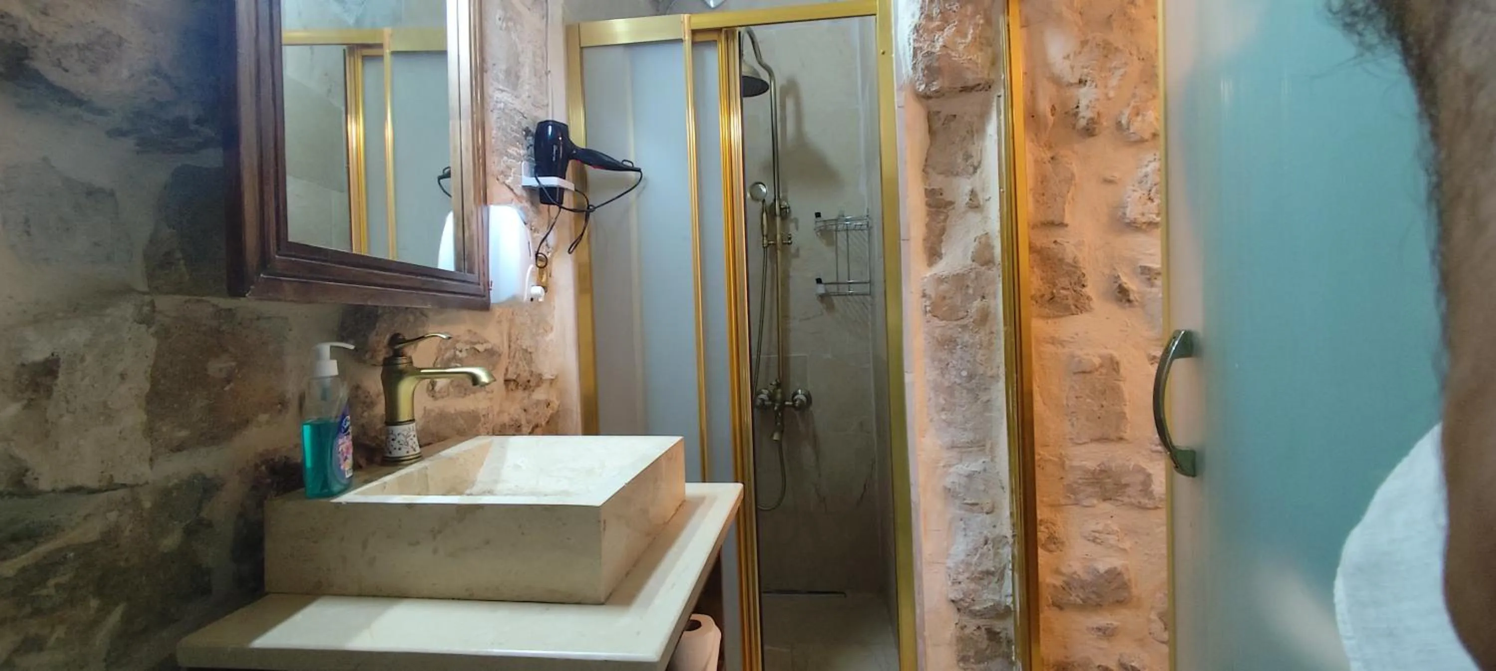 Shower in CARRA KONAĞI