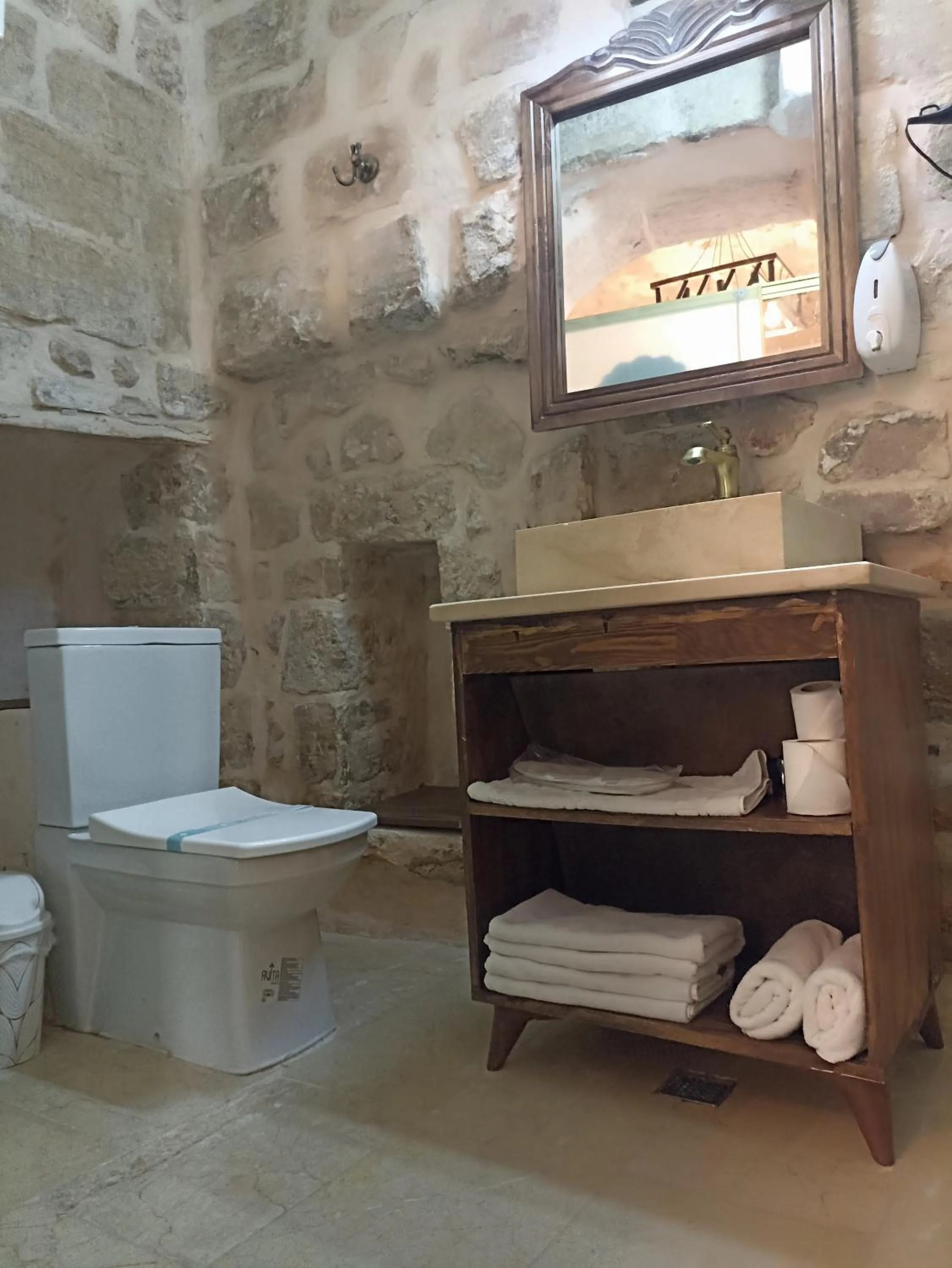 Toilet in CARRA KONAĞI