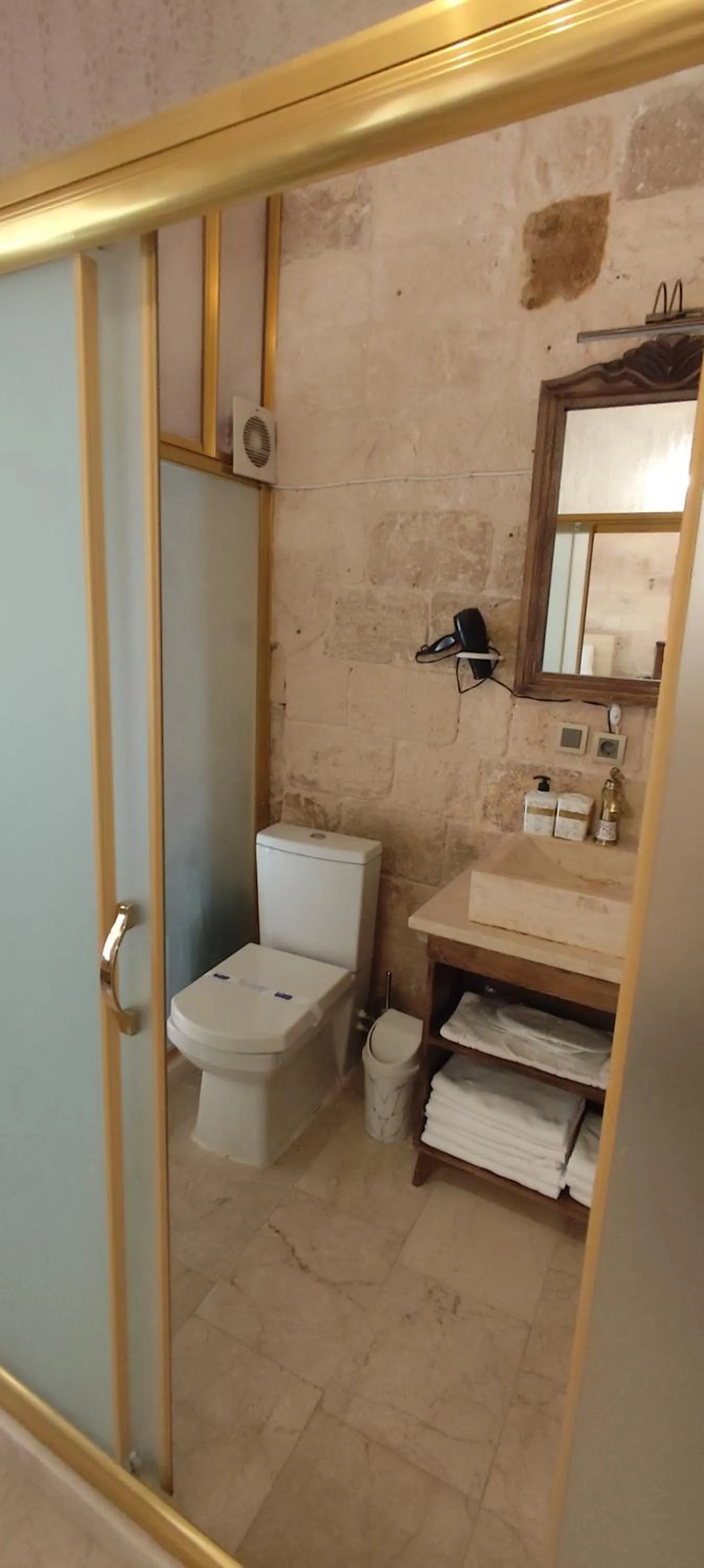 Toilet in CARRA KONAĞI