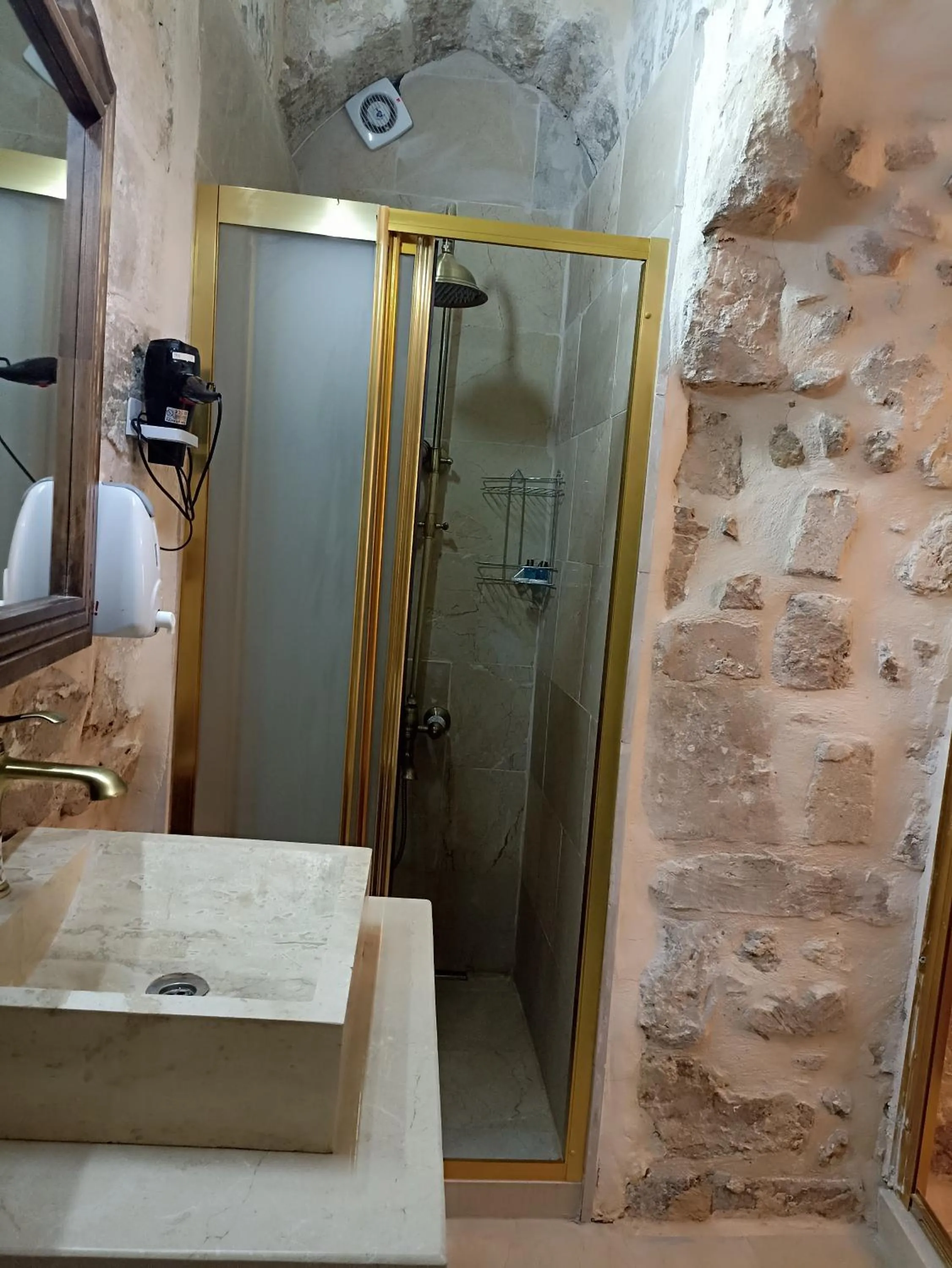 Bathroom in CARRA KONAĞI