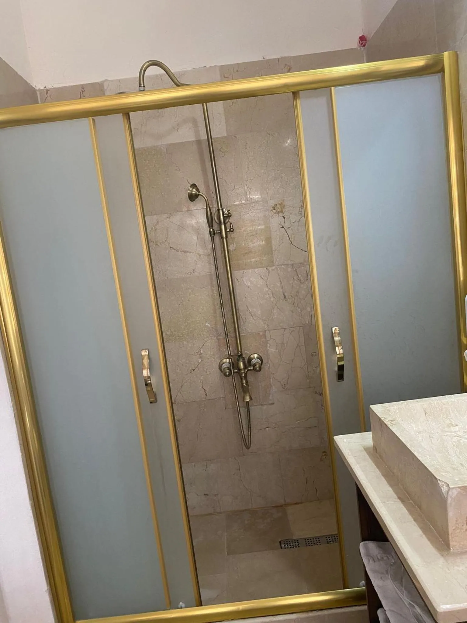 Shower in CARRA KONAĞI