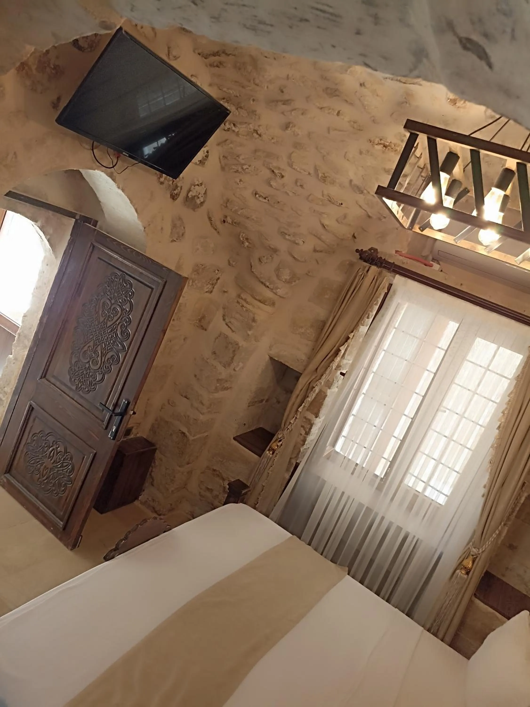 Communal lounge/ TV room, Bed in CARRA KONAĞI