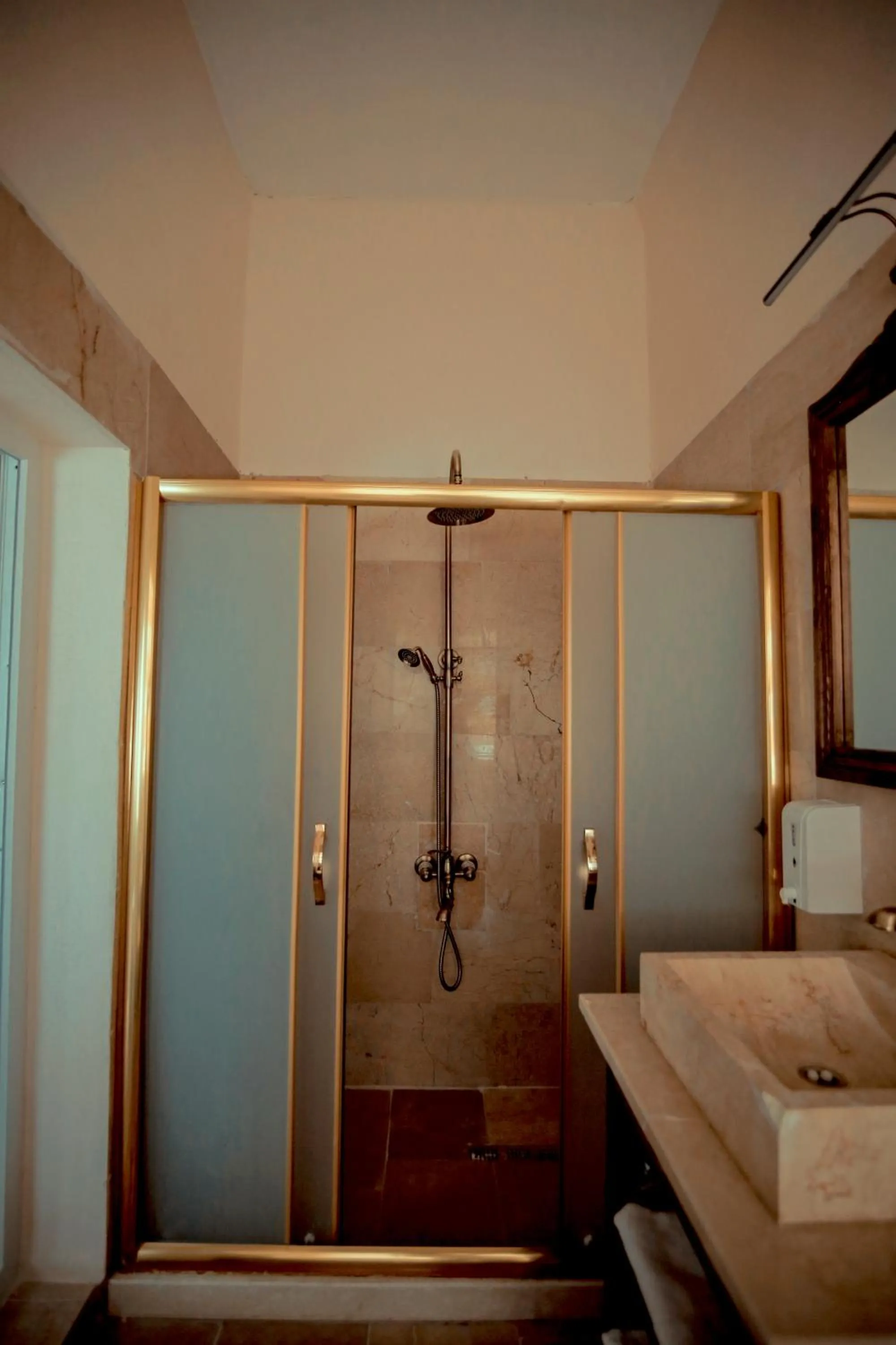 Shower, Bed in CARRA KONAĞI