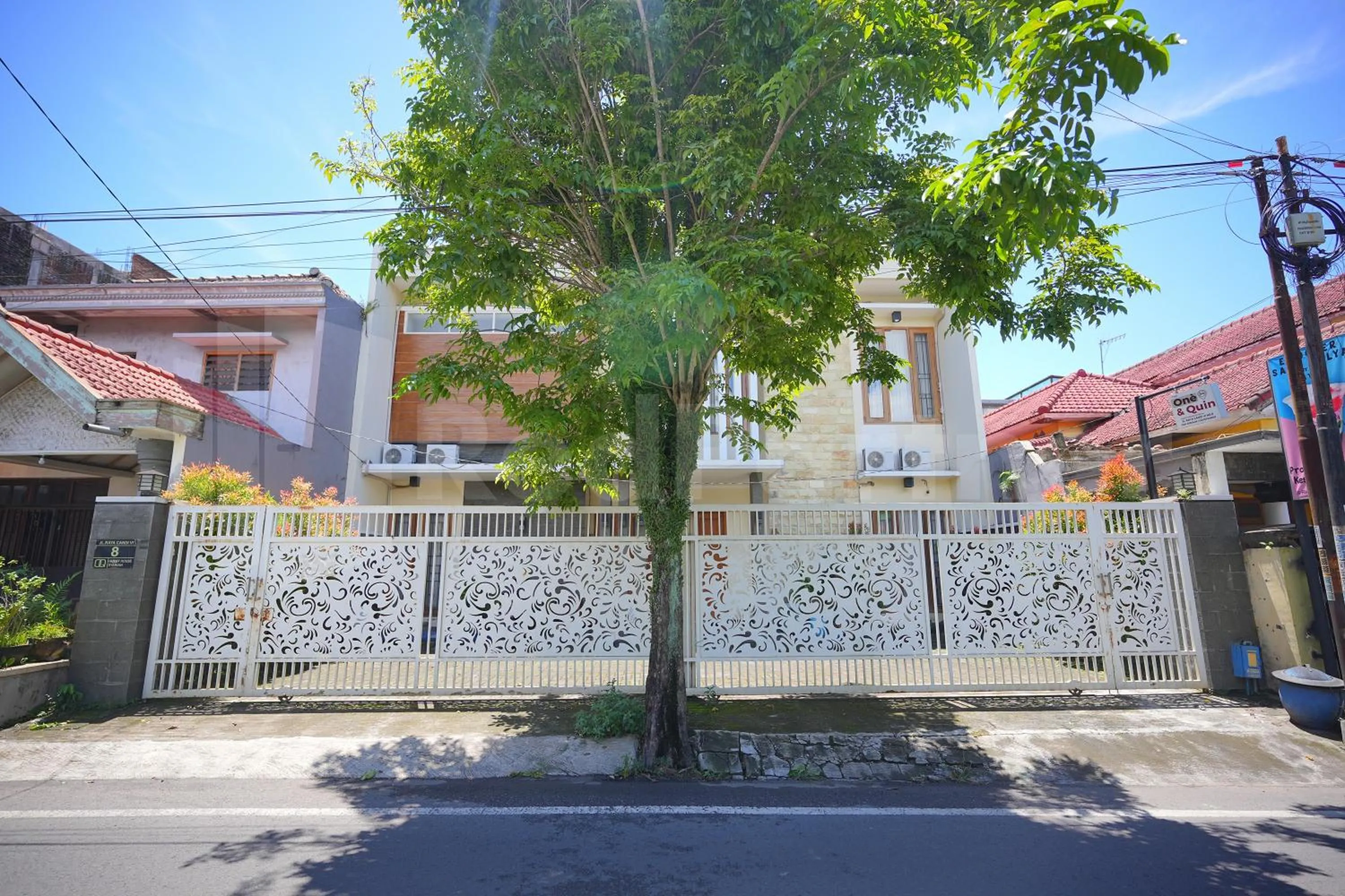 Property building in One & Quin Guest House Syariah Mitra RedDoorz