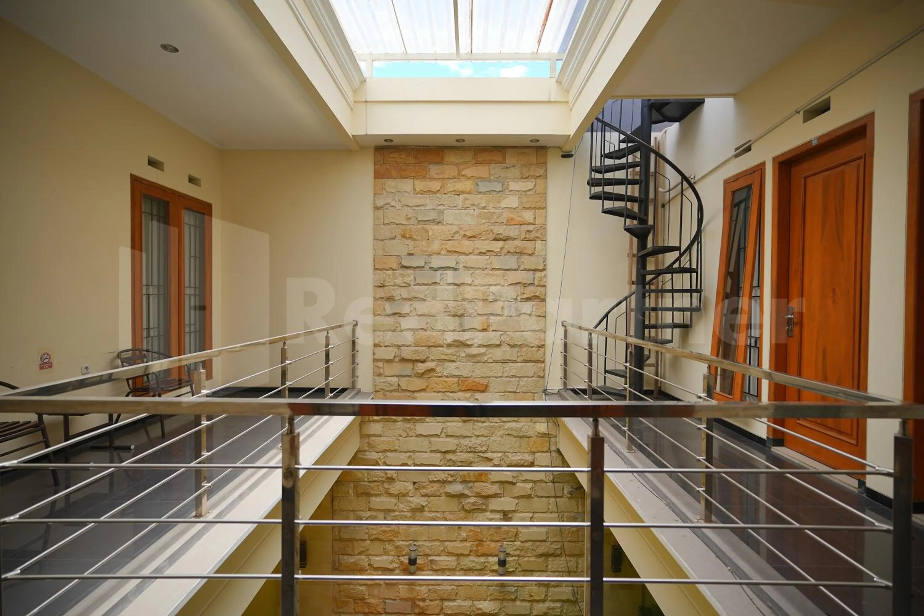 Balcony/Terrace in One & Quin Guest House Syariah Mitra RedDoorz