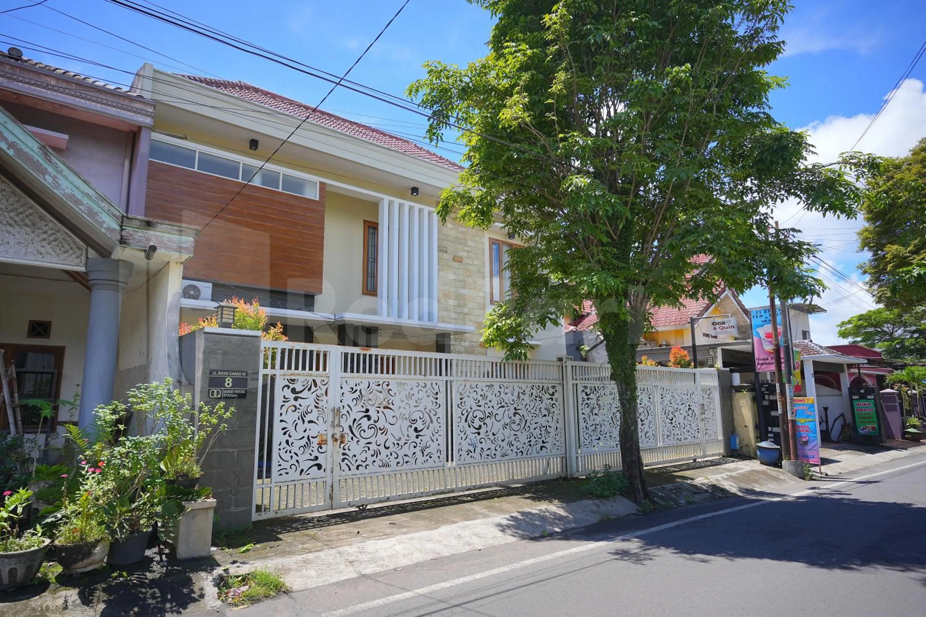 Property building in One & Quin Guest House Syariah Mitra RedDoorz