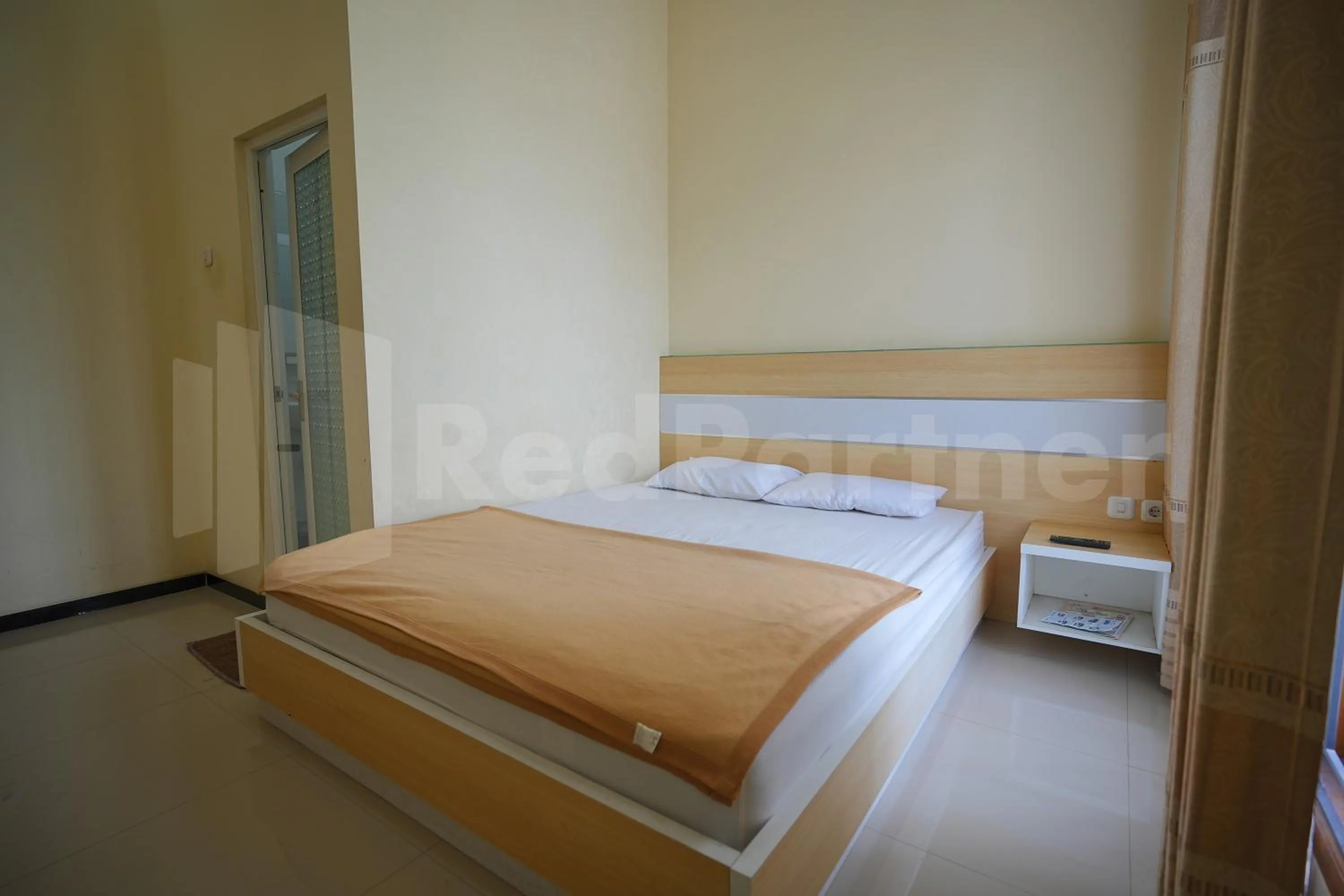 Bedroom, Bed in One & Quin Guest House Syariah Mitra RedDoorz