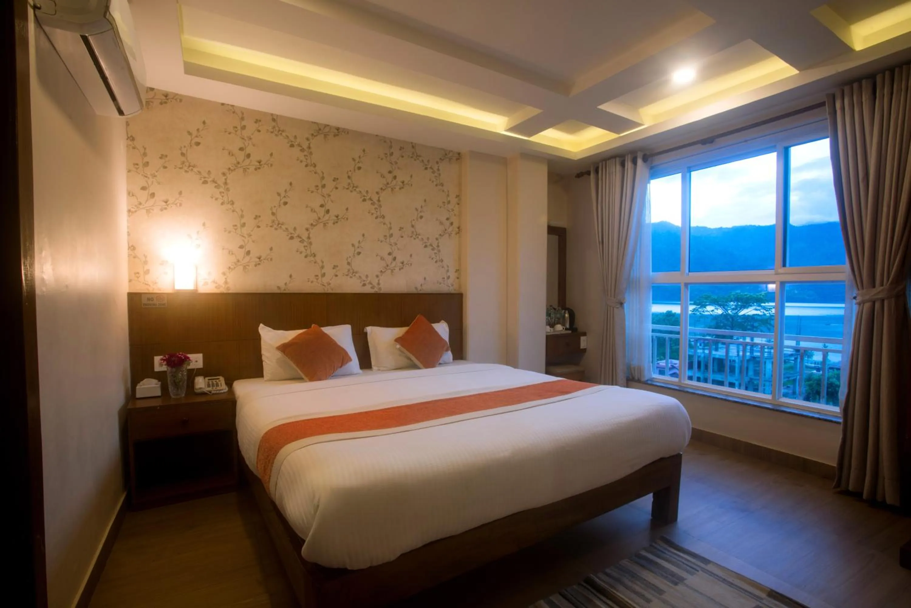 Bedroom, Bed in Hotel Lake Himalaya