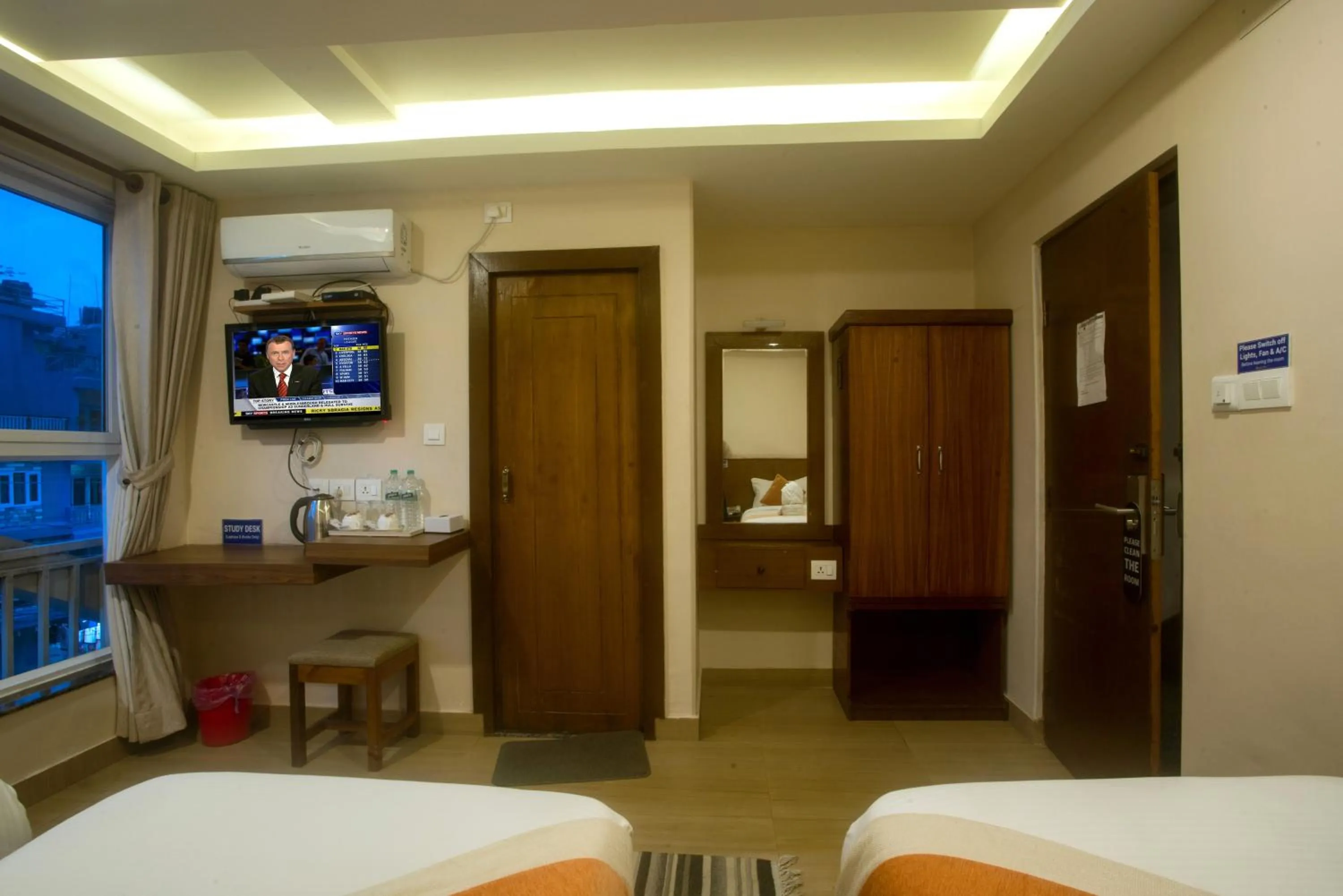 TV and multimedia, Bed in Hotel Lake Himalaya