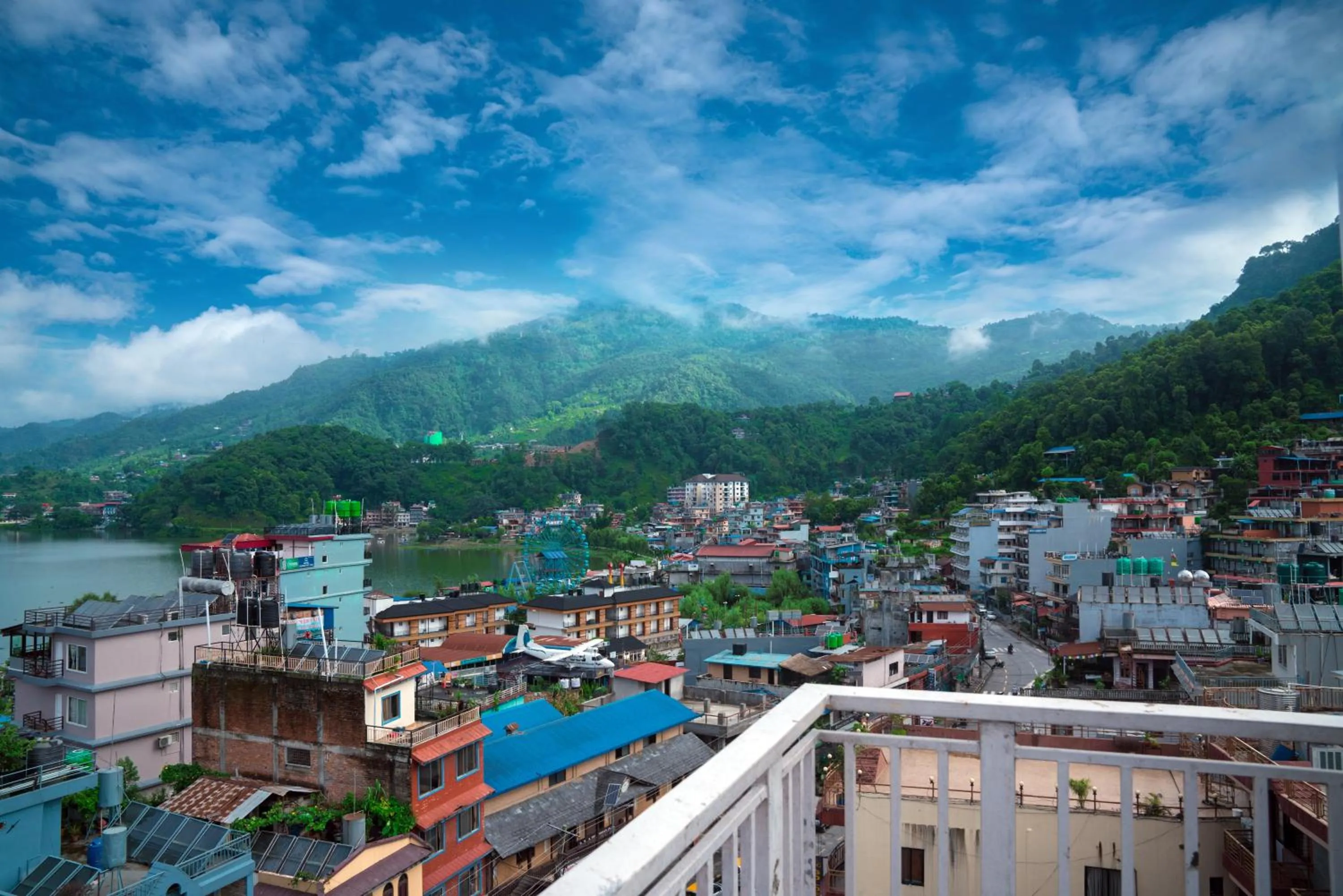 Restaurant/places to eat in Hotel Lake Himalaya