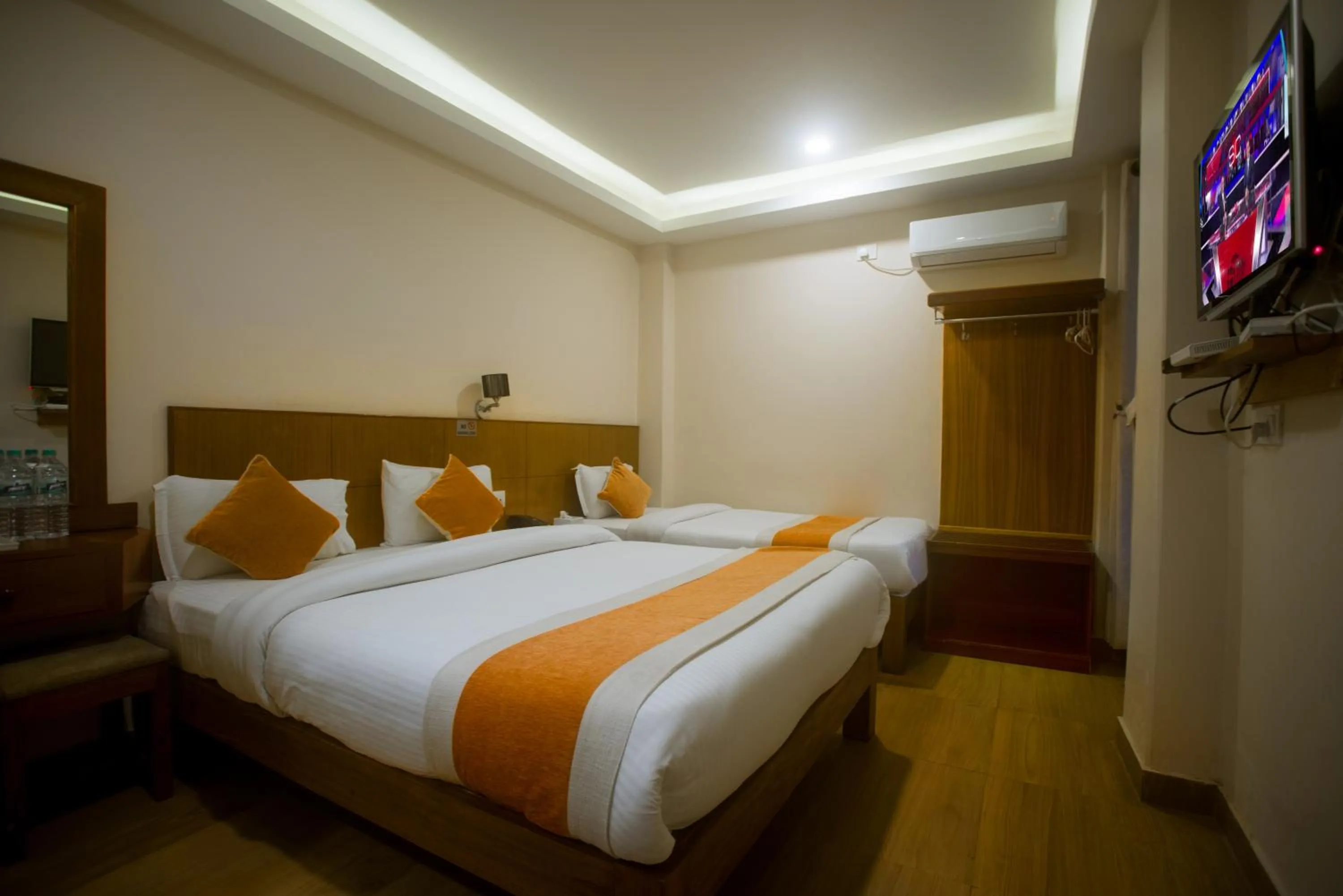 Bedroom, Bed in Hotel Lake Himalaya