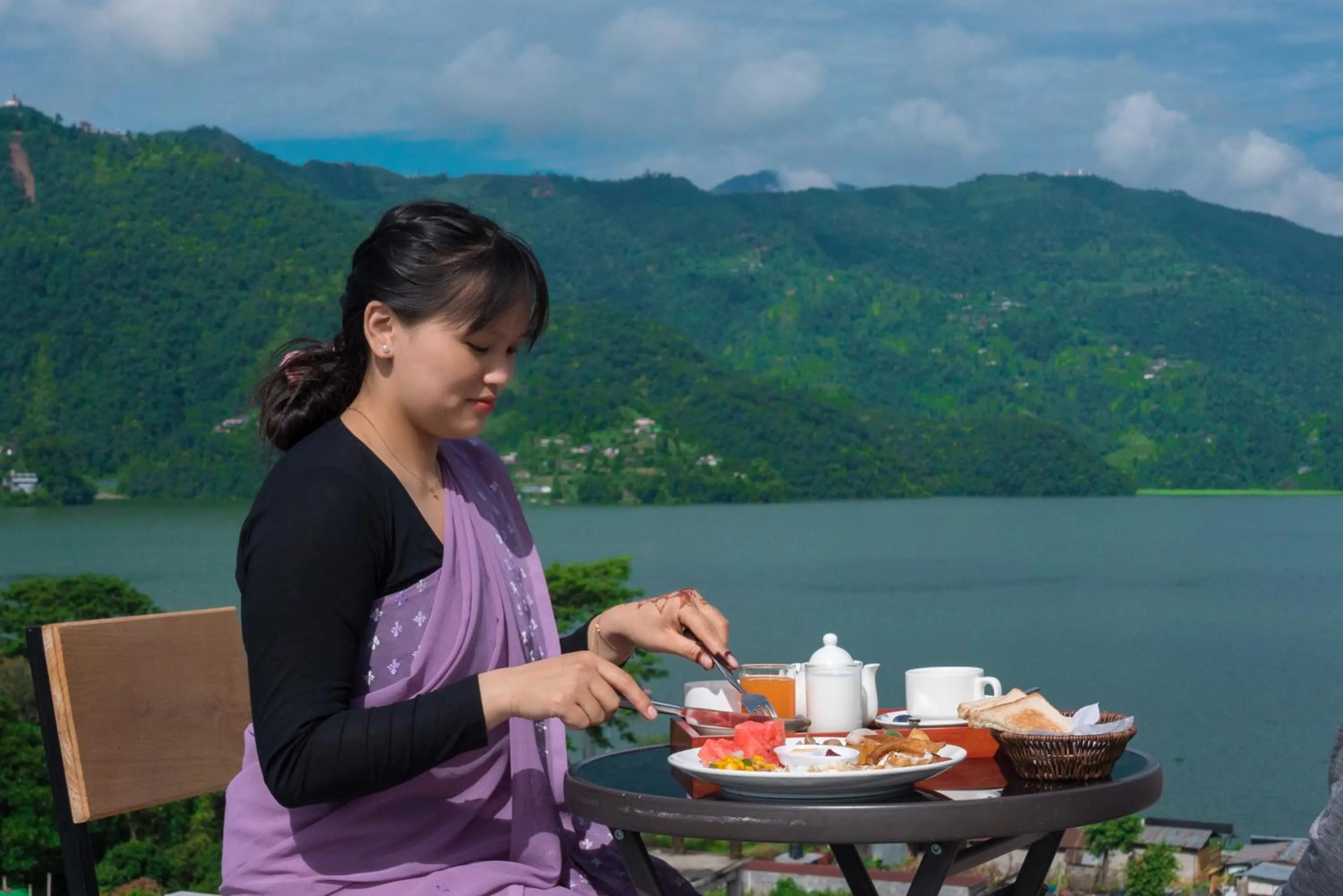 Restaurant/places to eat in Hotel Lake Himalaya