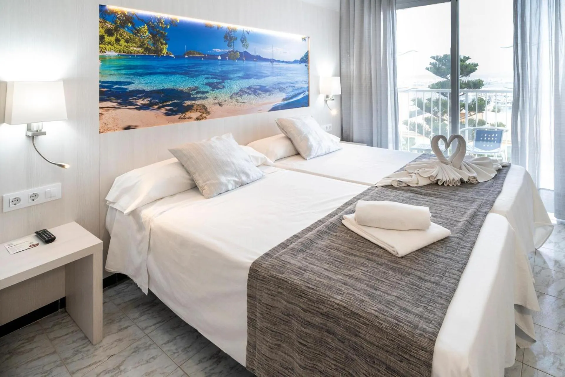 Photo of the whole room, Bed in Hotel Amic Horizonte