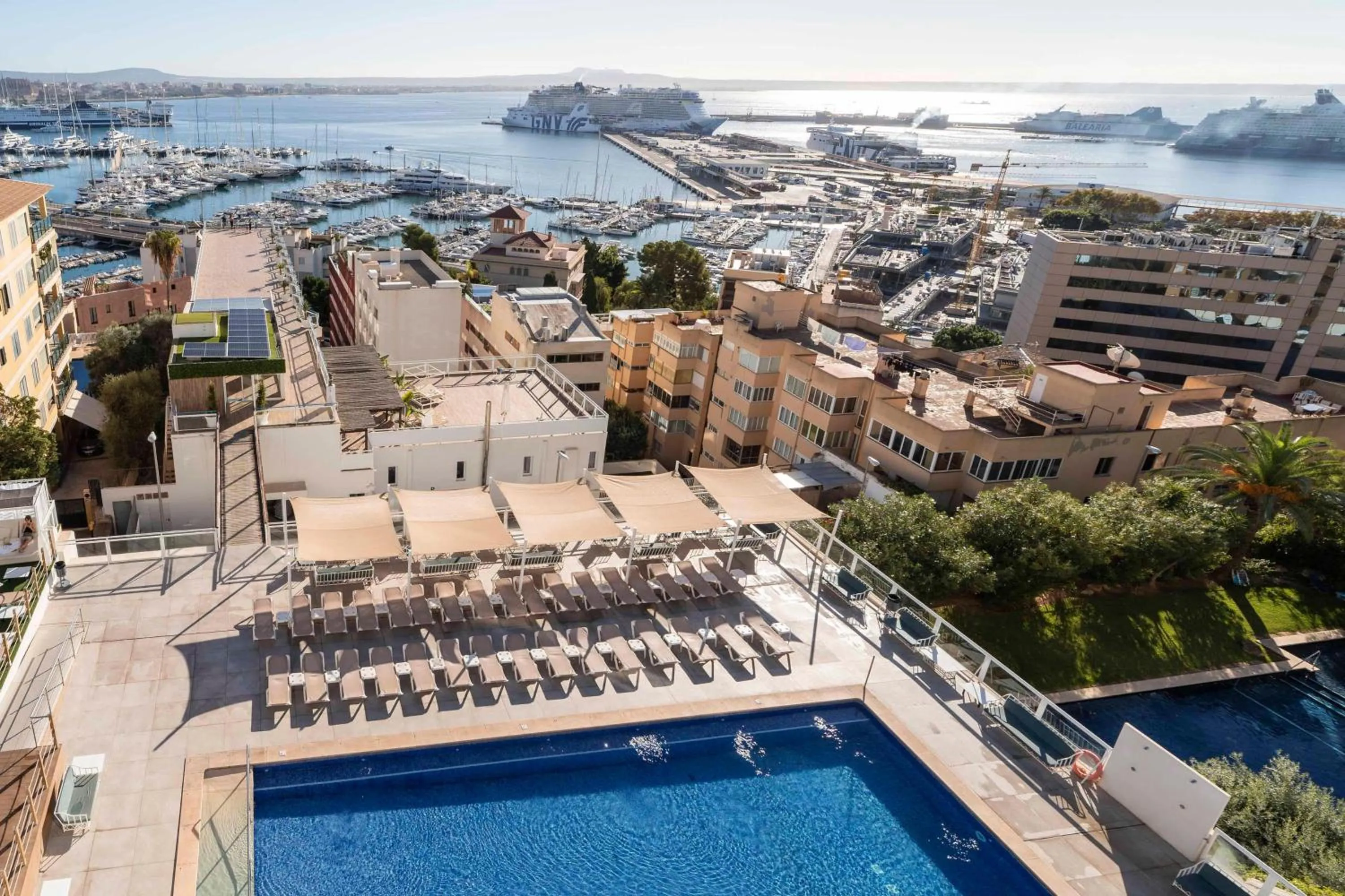 Swimming pool in Hotel Amic Horizonte