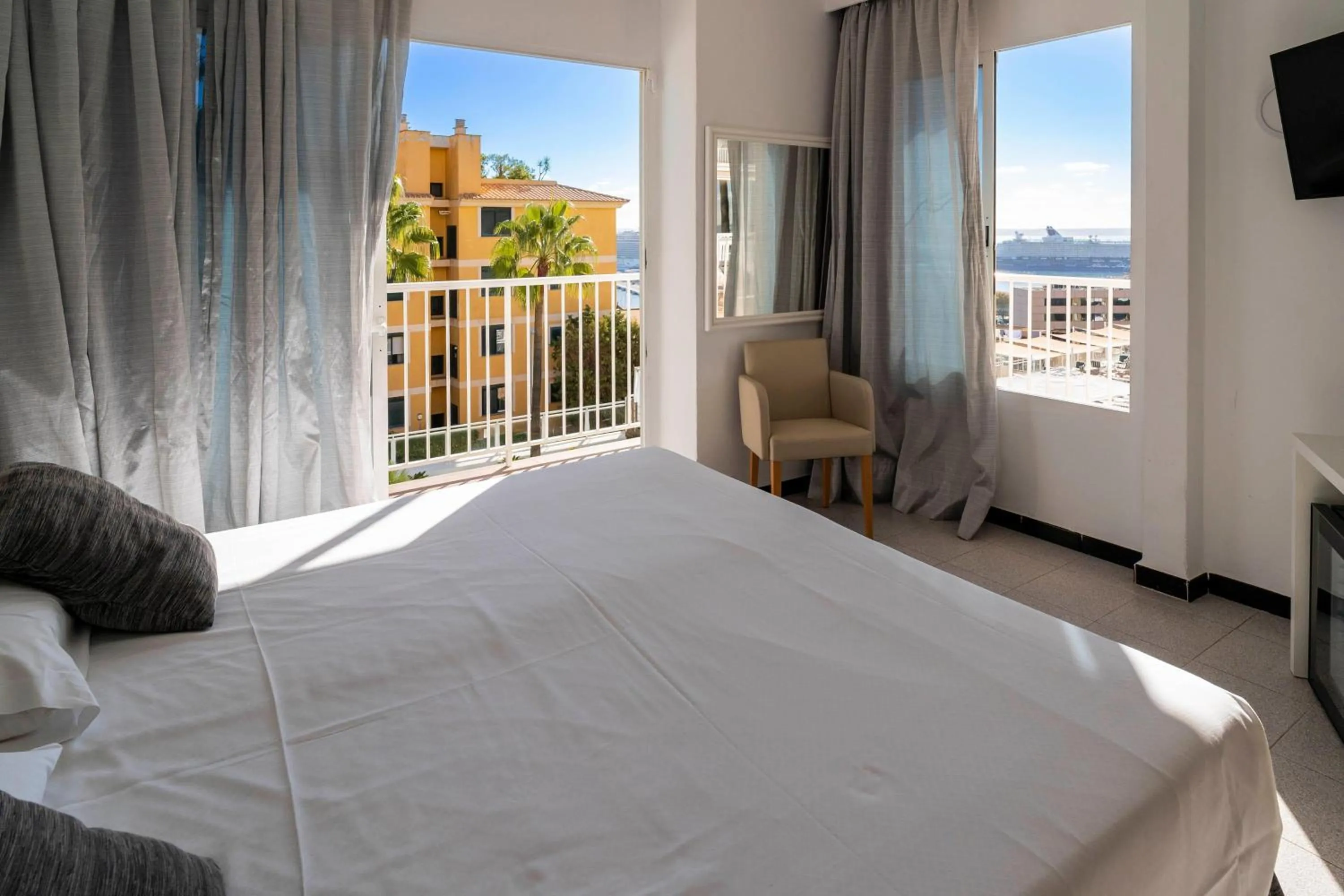 Photo of the whole room, Bed in Hotel Amic Horizonte