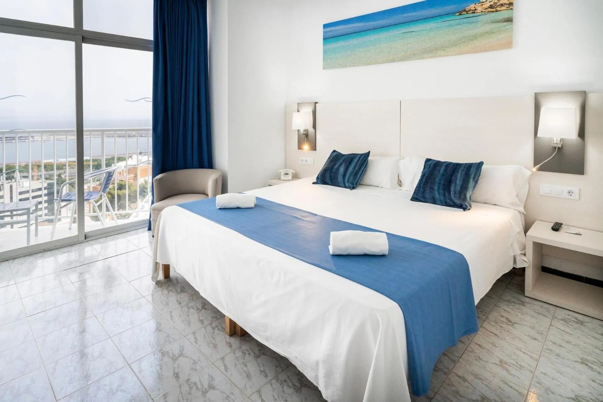 Photo of the whole room, Bed in Hotel Amic Horizonte