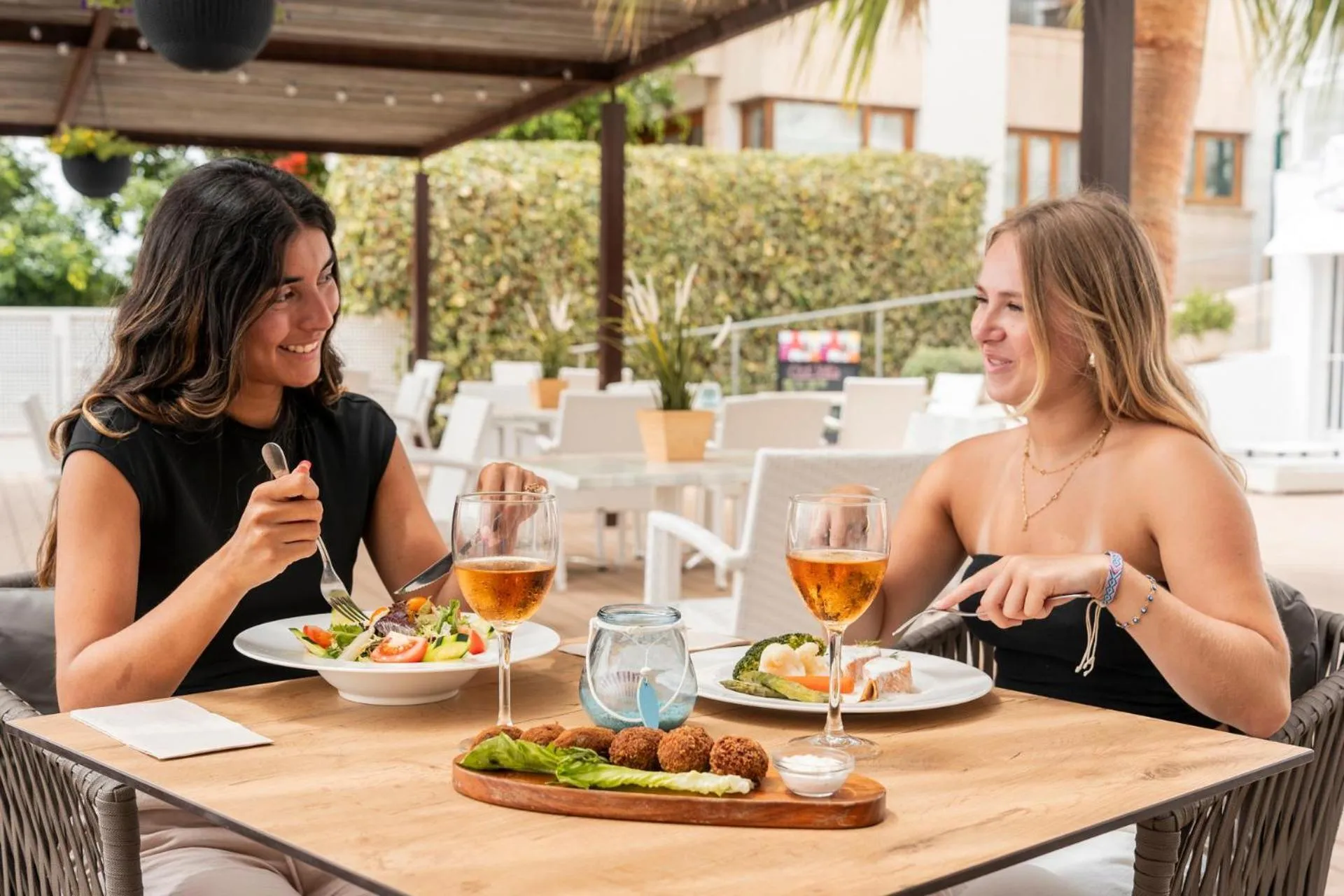 Restaurant/places to eat in Hotel Amic Horizonte