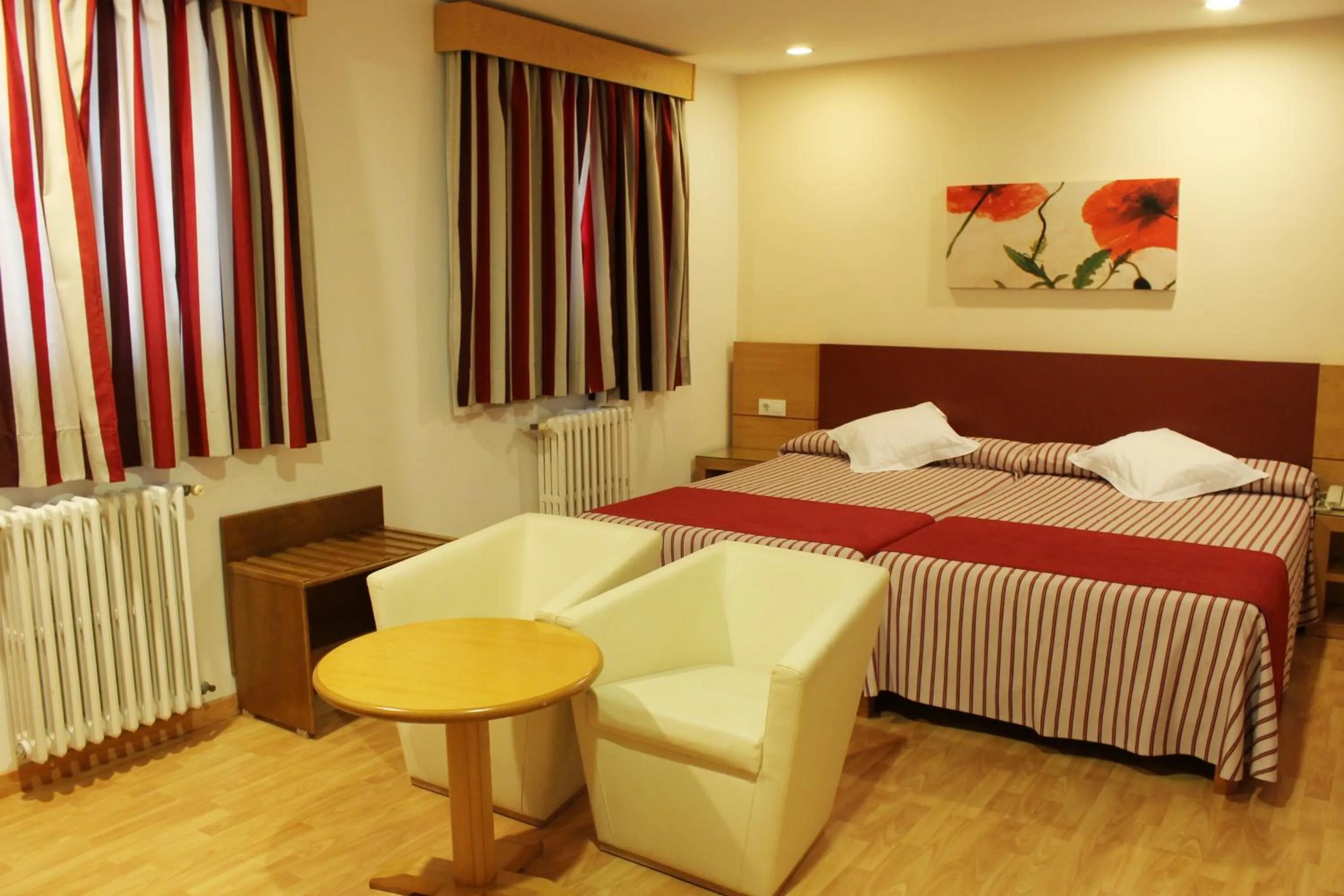 Photo of the whole room, Bed in Hotel Amic Colon