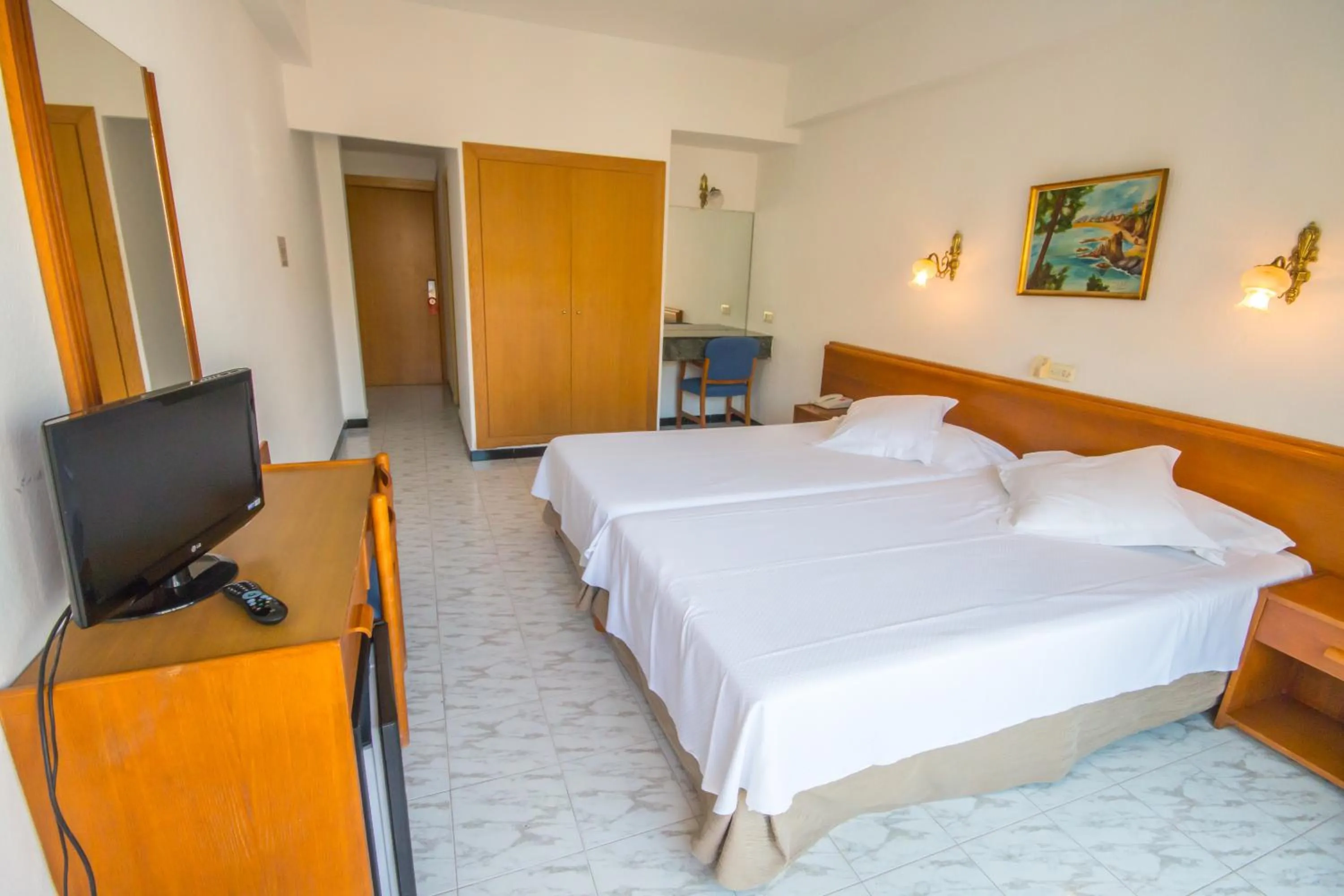 Photo of the whole room, Bed in Hotel Amic Gala