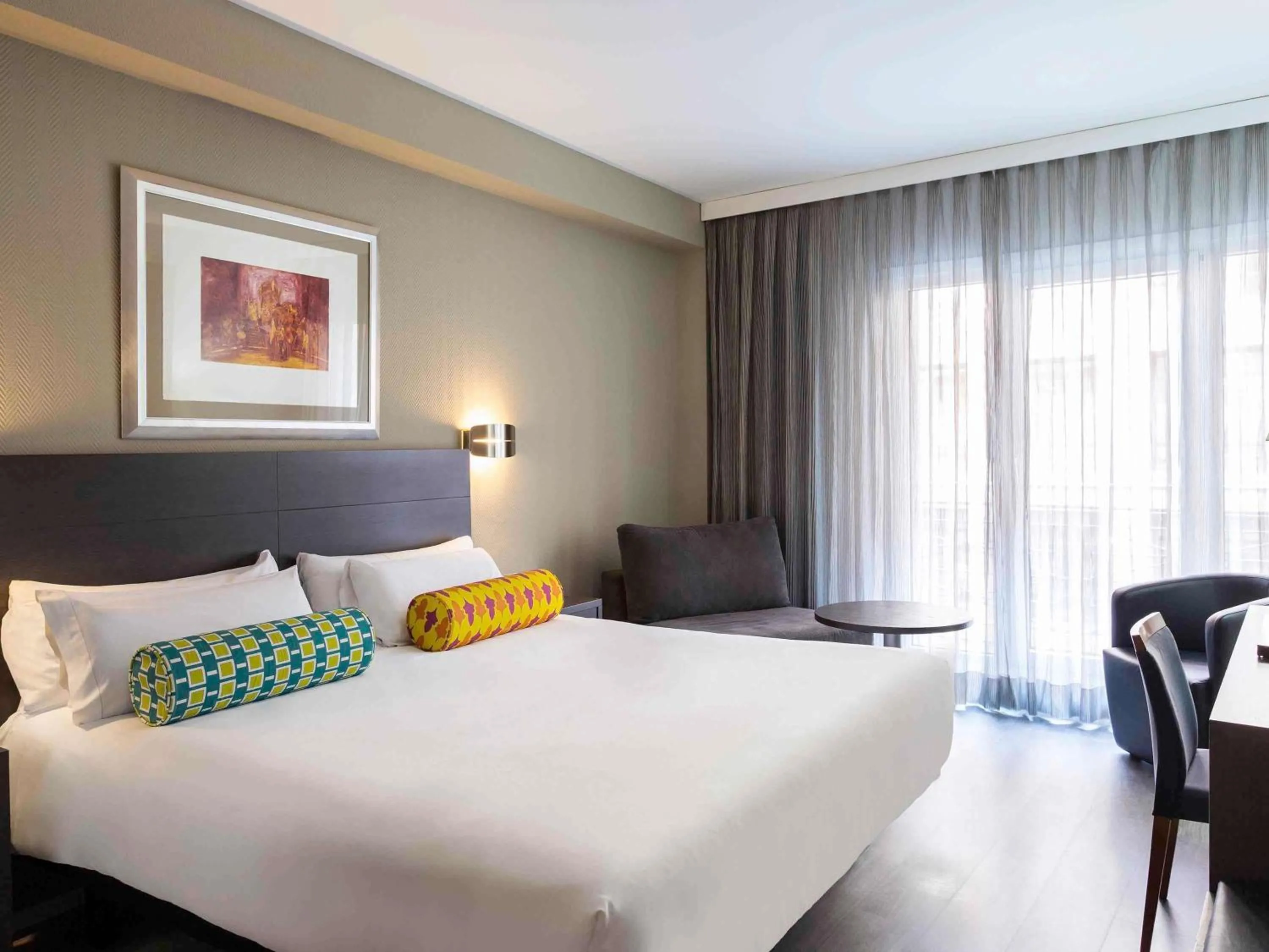 Bedroom, Bed in Mercure Madrid Centro