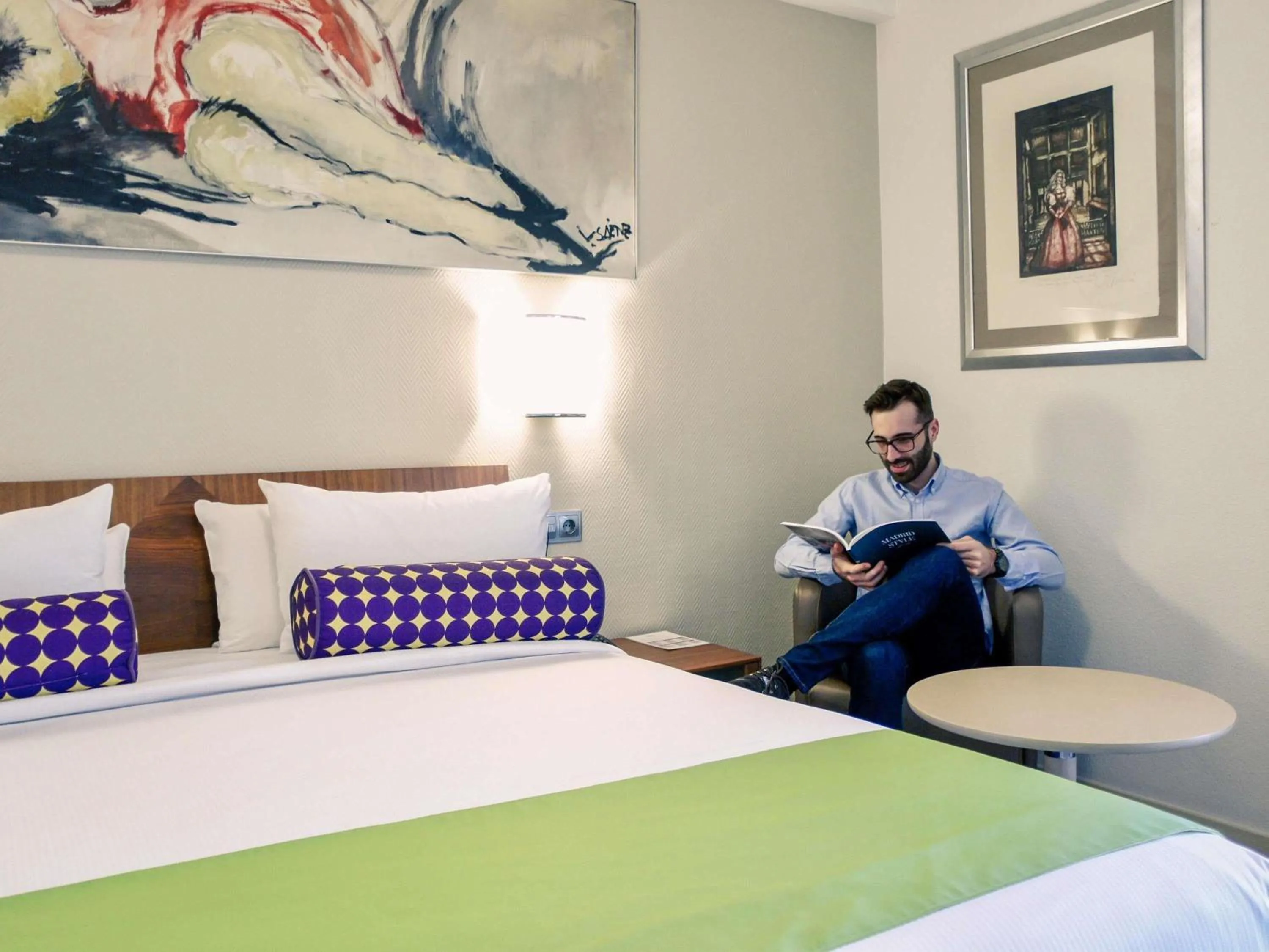 Property building, Bed in Mercure Madrid Centro