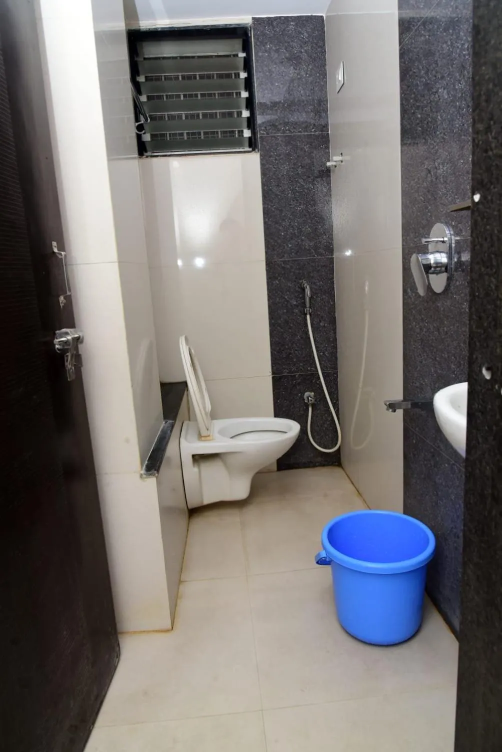 Bathroom in Nivant Lodge