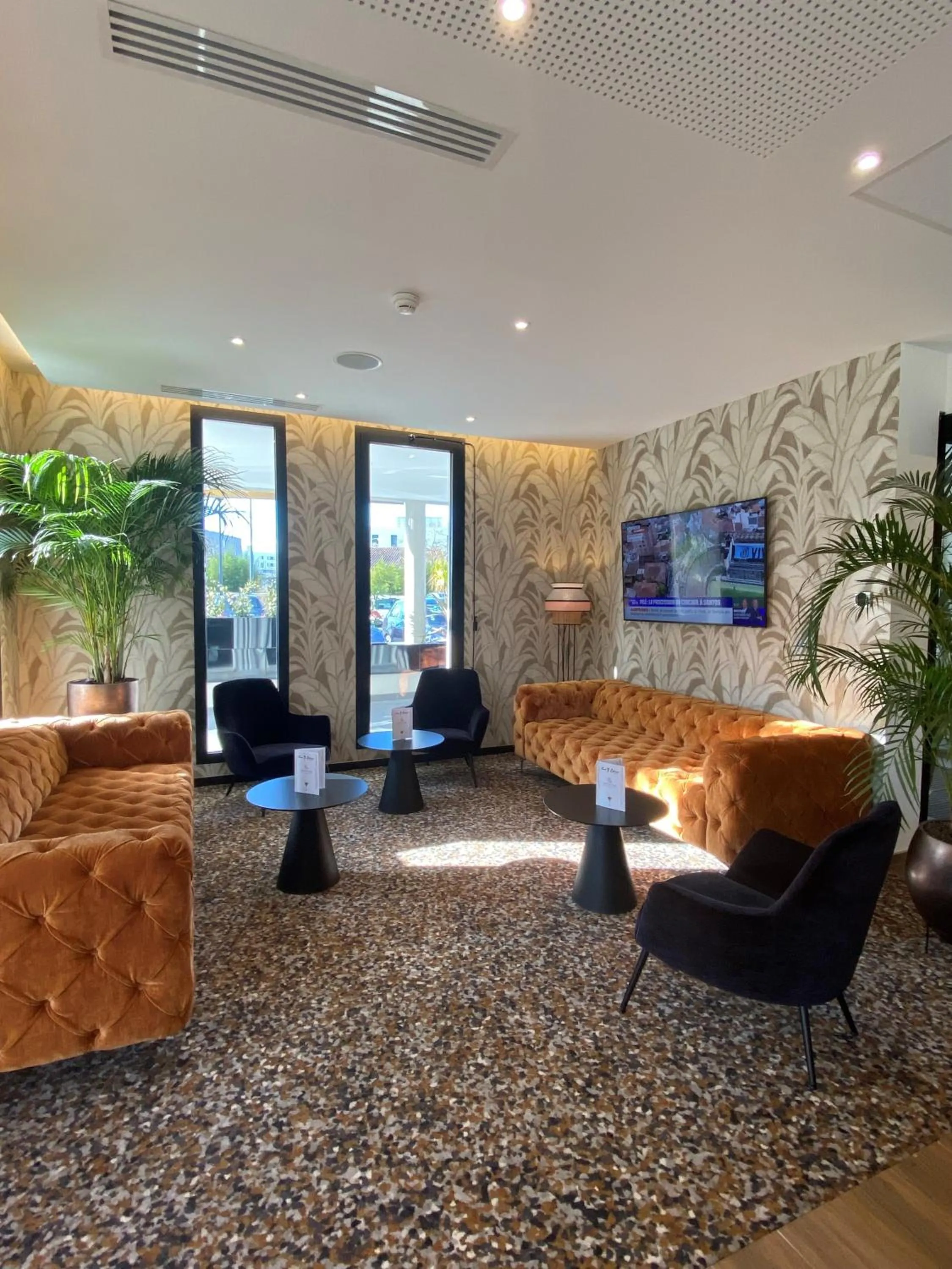 Seating area in COURRIER SUD