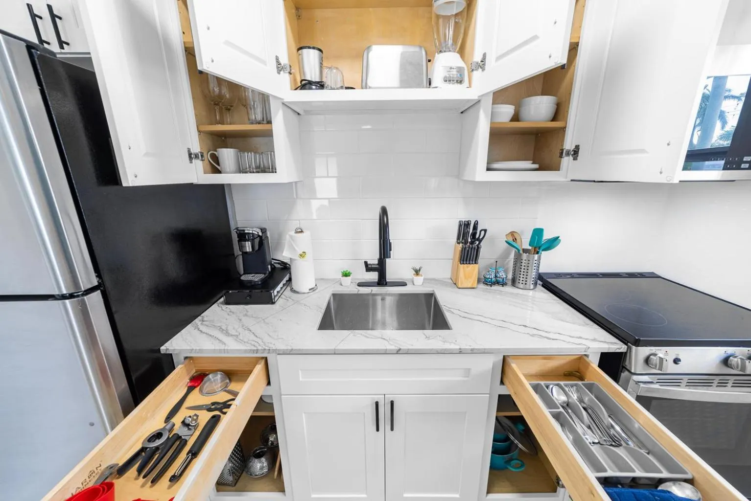 Kitchen or kitchenette in The Blue Parrot