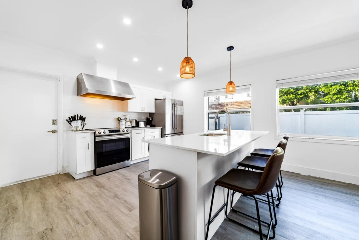 Kitchen or kitchenette in The Blue Parrot