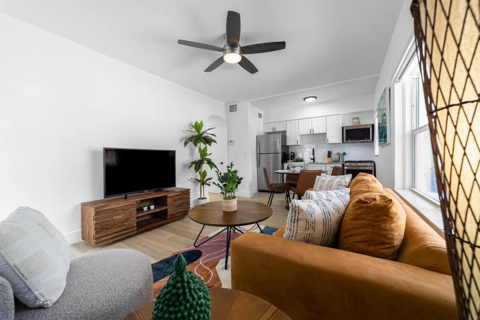 Communal lounge/ TV room in The Blue Parrot