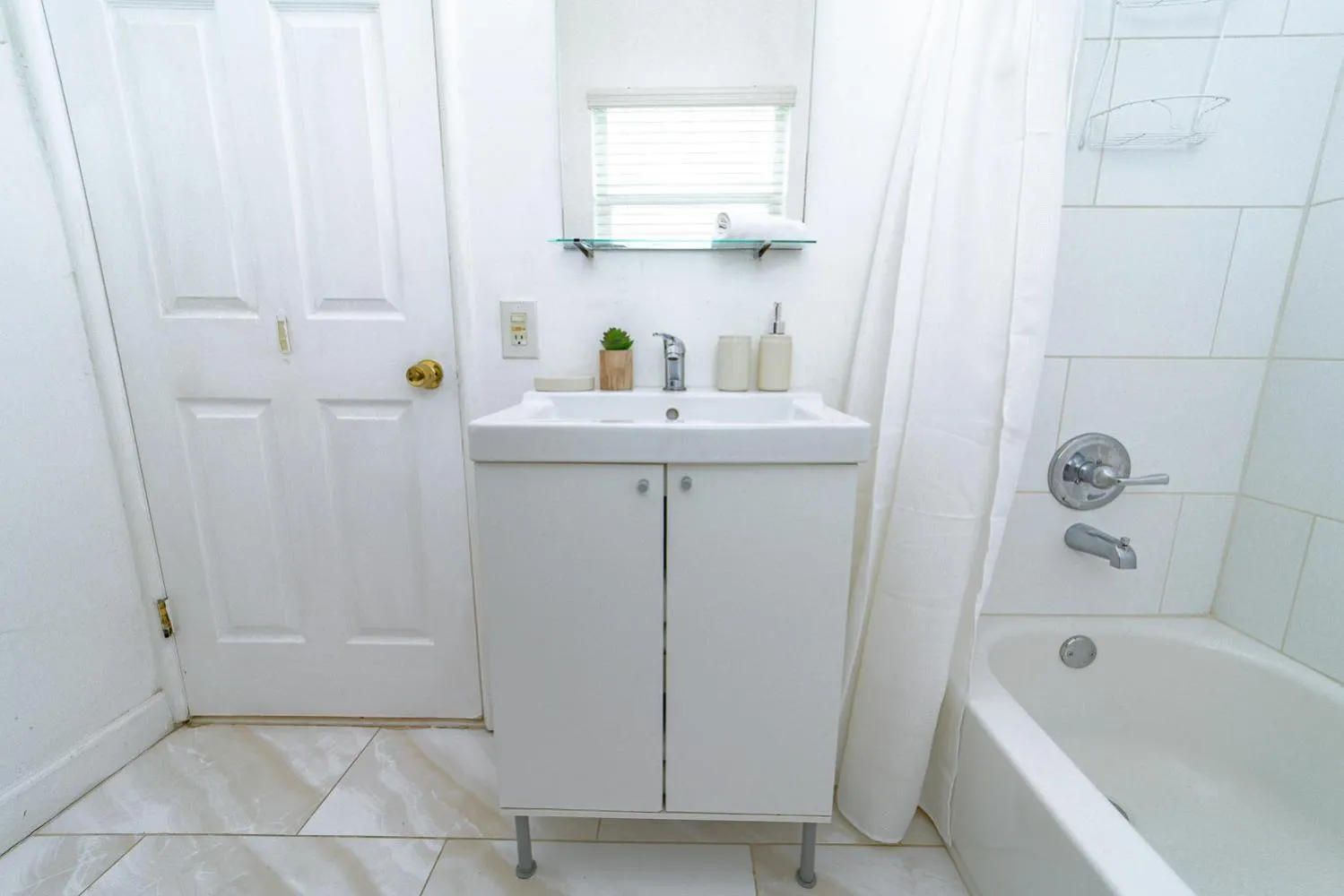 Bathroom in The Blue Parrot