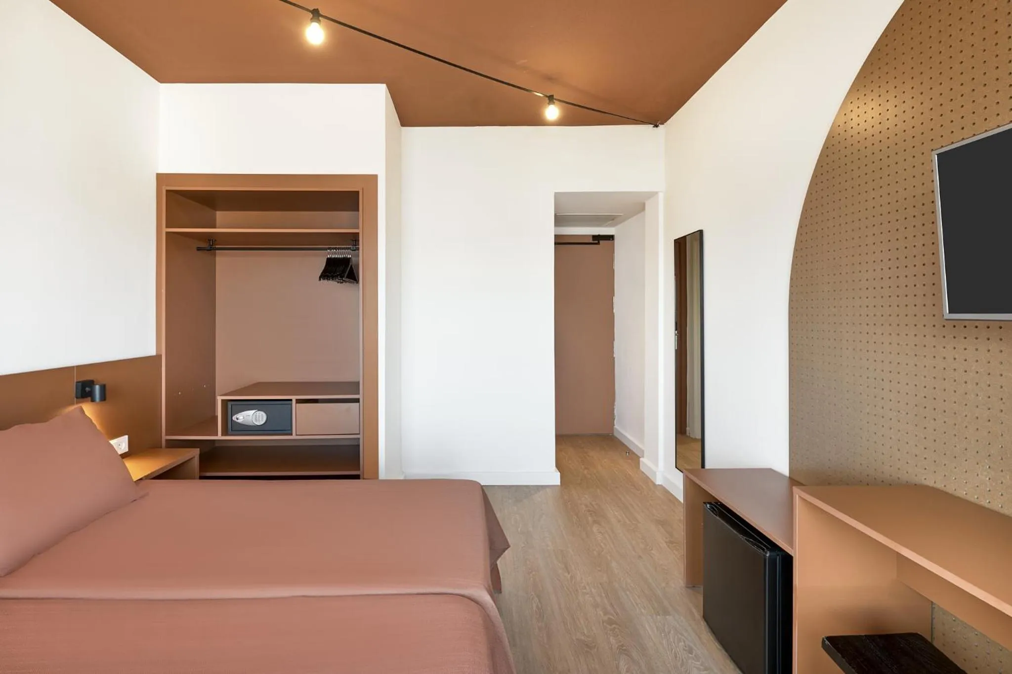 Photo of the whole room, Bed in tent Bahia de Palma