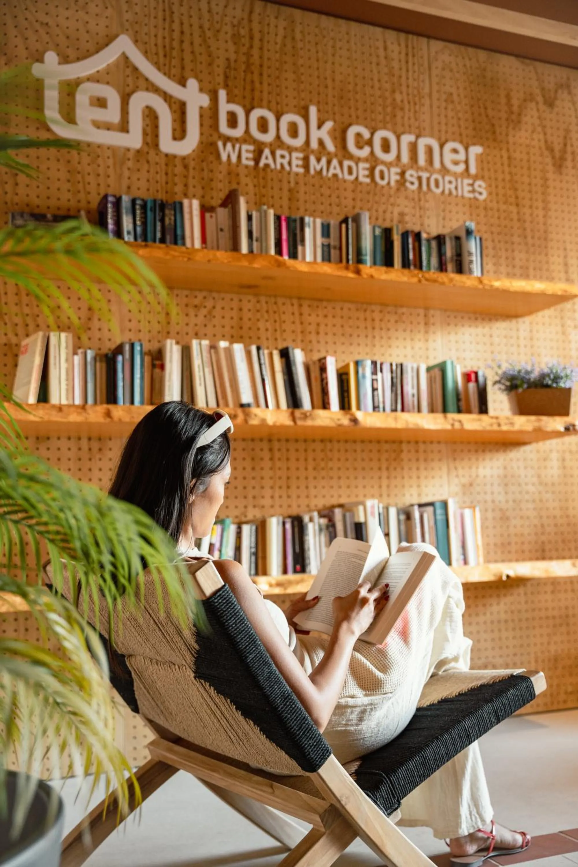 Library in tent Bahia de Palma