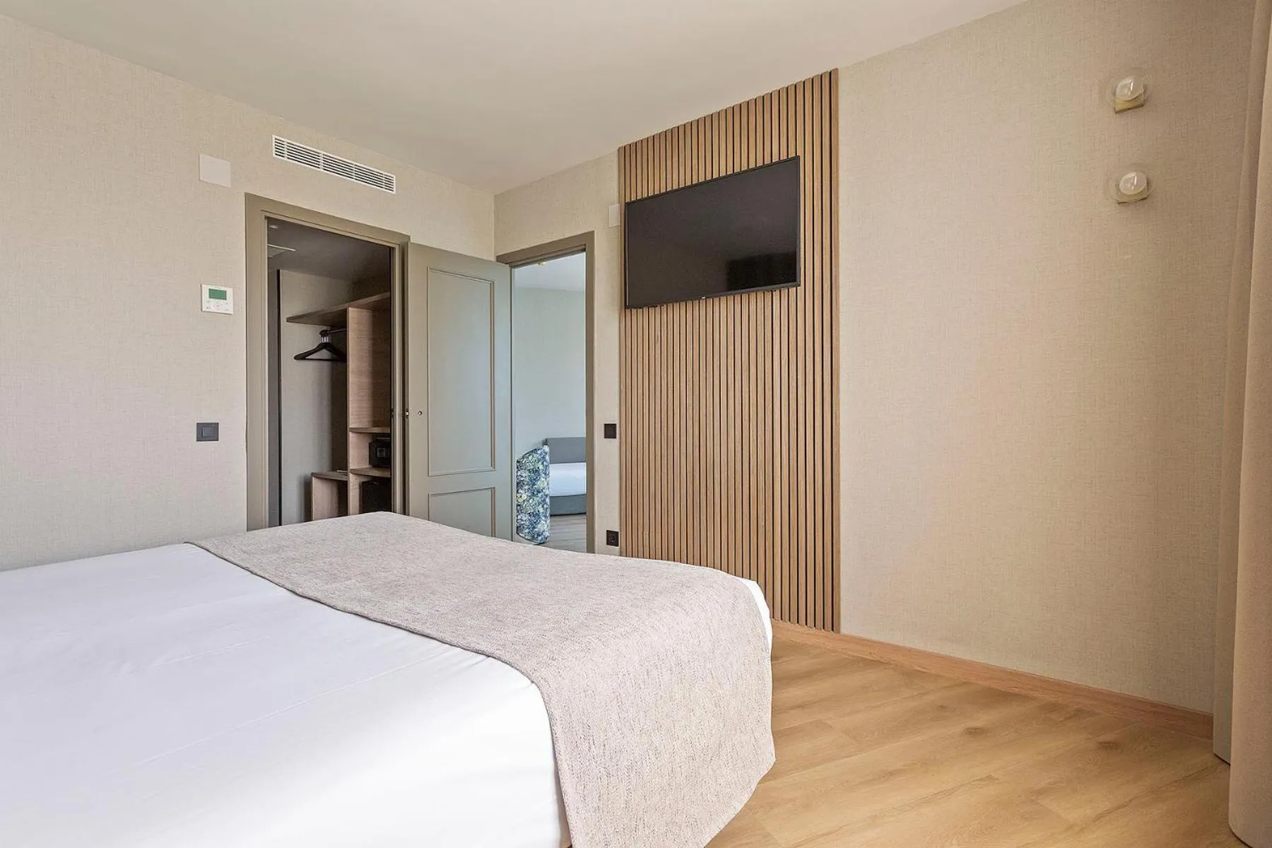 Bedroom, Bed in Acta Pirámides