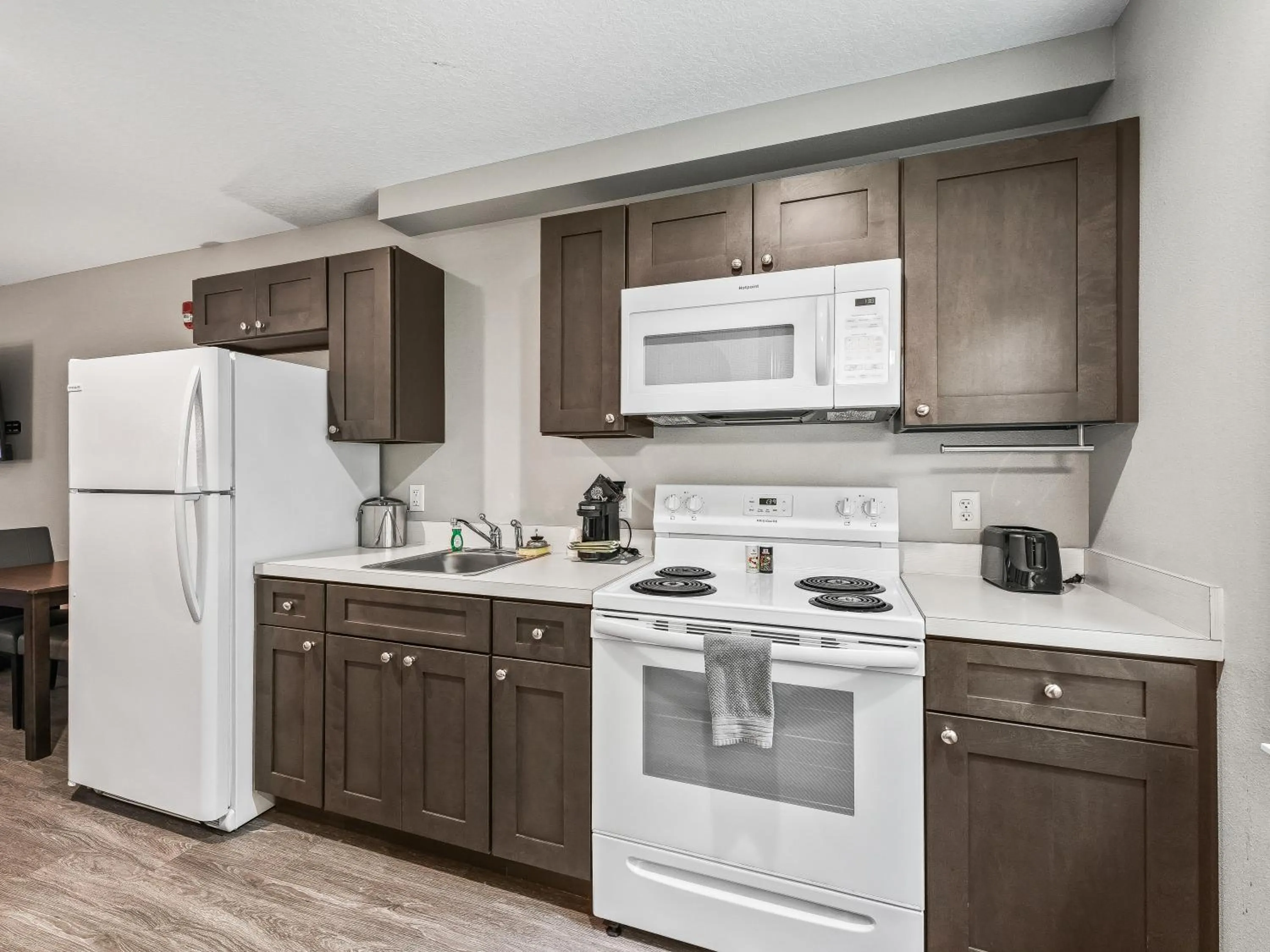 Coffee/tea facilities in Baymont by Wyndham Ocala Suites