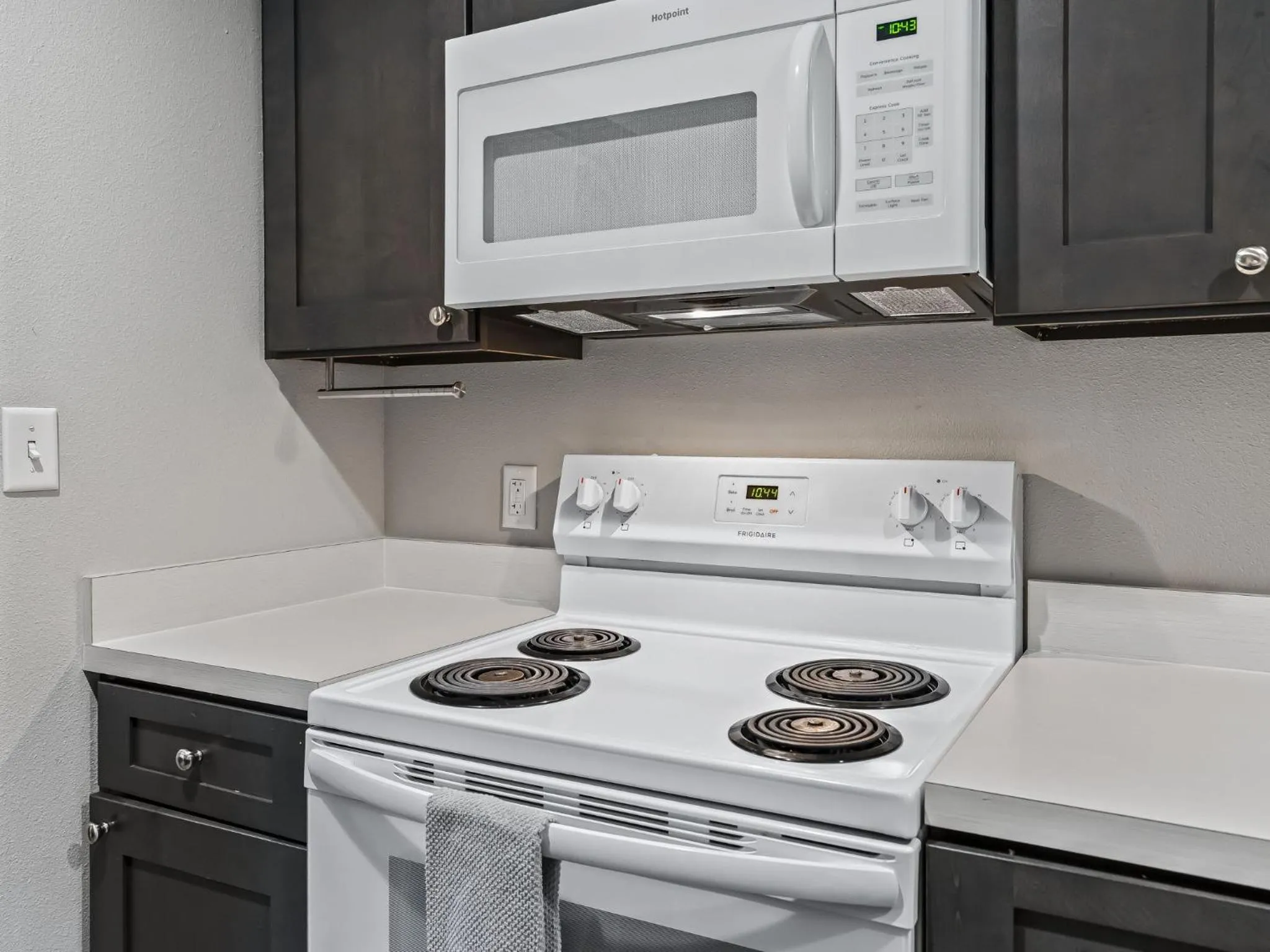 Kitchen or kitchenette in Baymont by Wyndham Ocala Suites