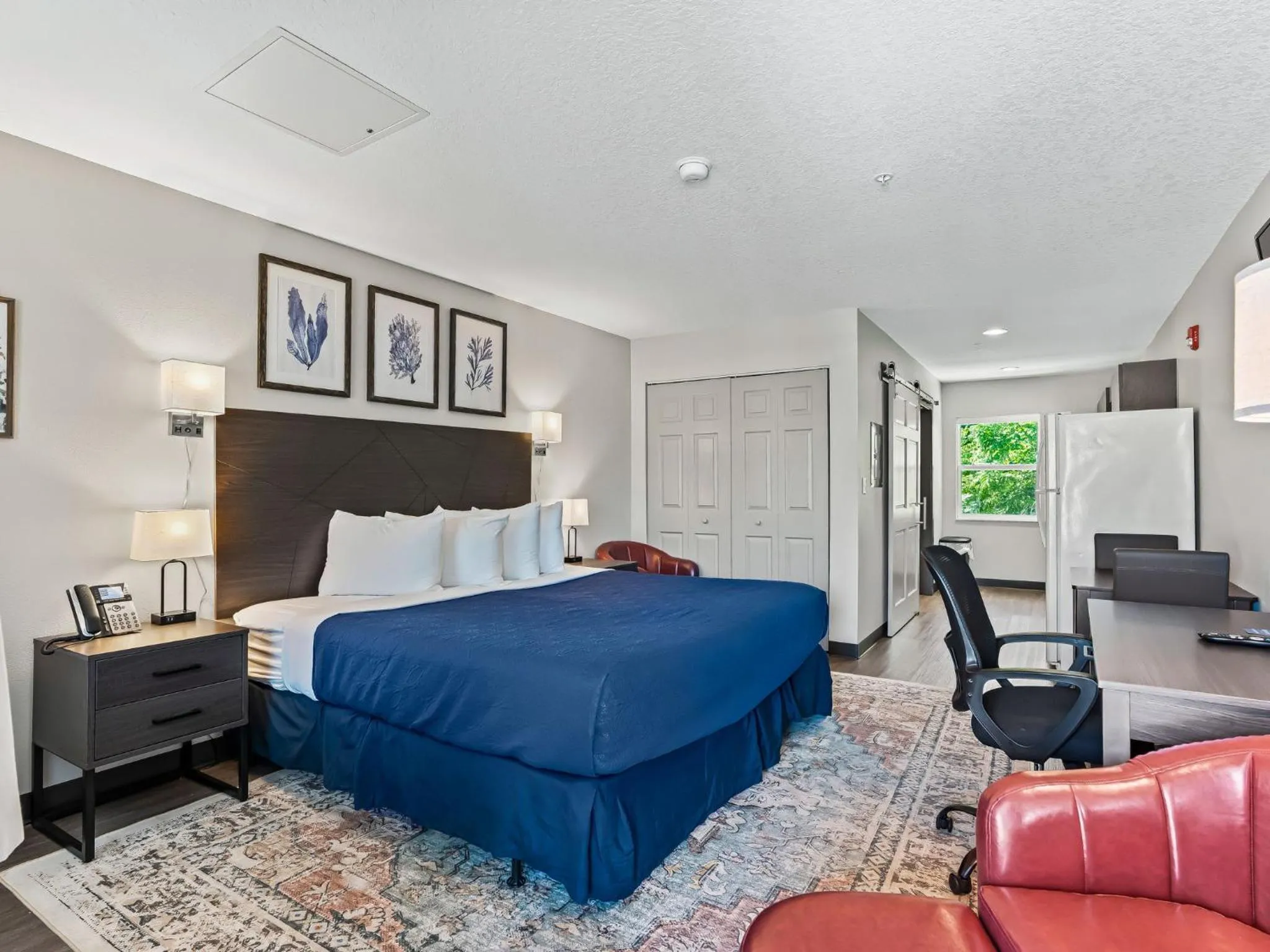 Bedroom, Bed in Baymont by Wyndham Ocala Suites