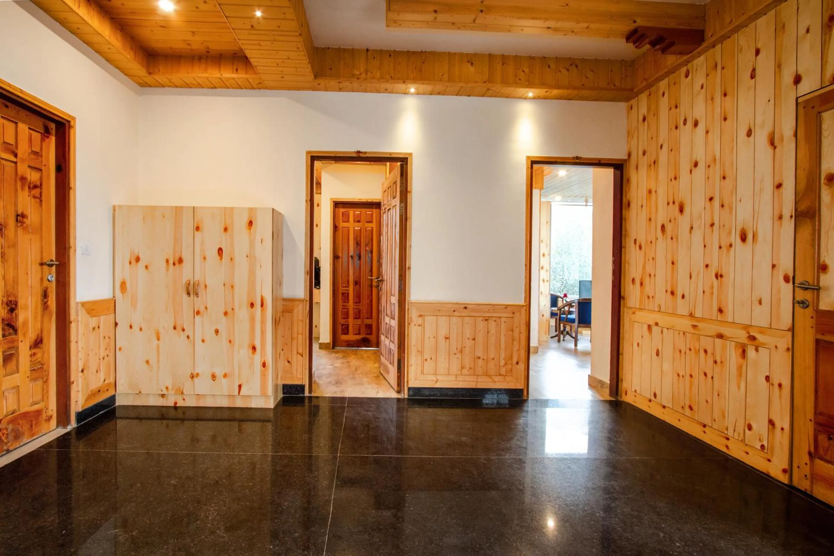 Communal lounge/ TV room in Tripli Hotels Stone House Cottage