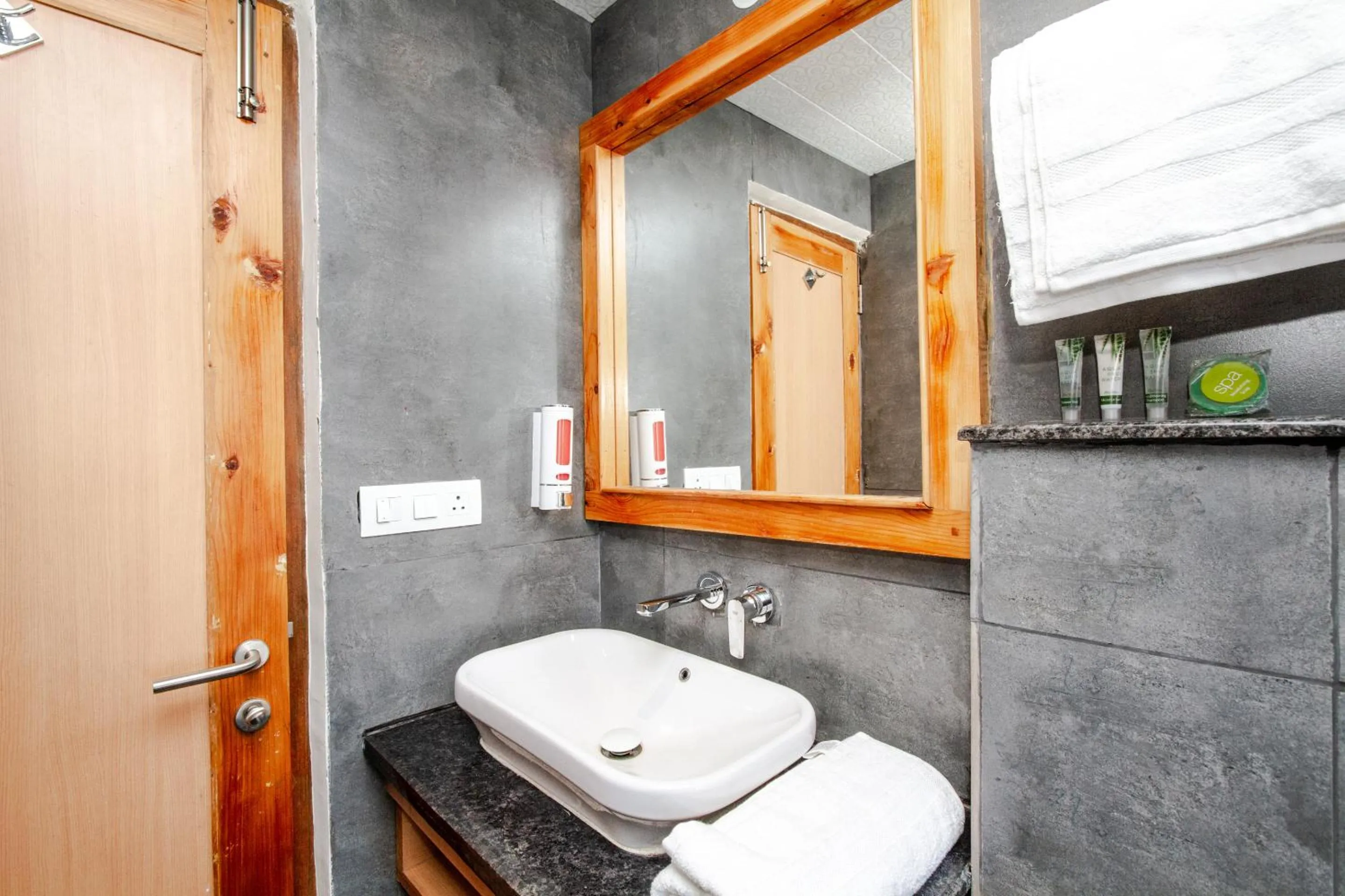 Bathroom in Tripli Hotels Stone House Cottage