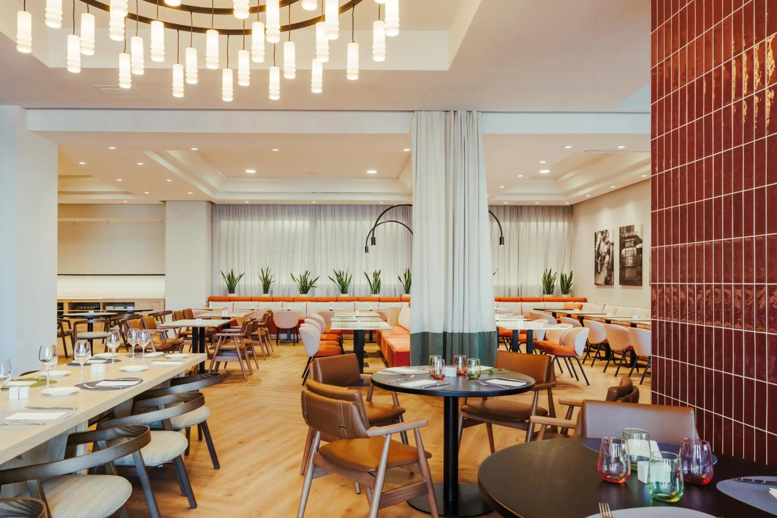 Restaurant/places to eat in Rafaelhoteles Atocha