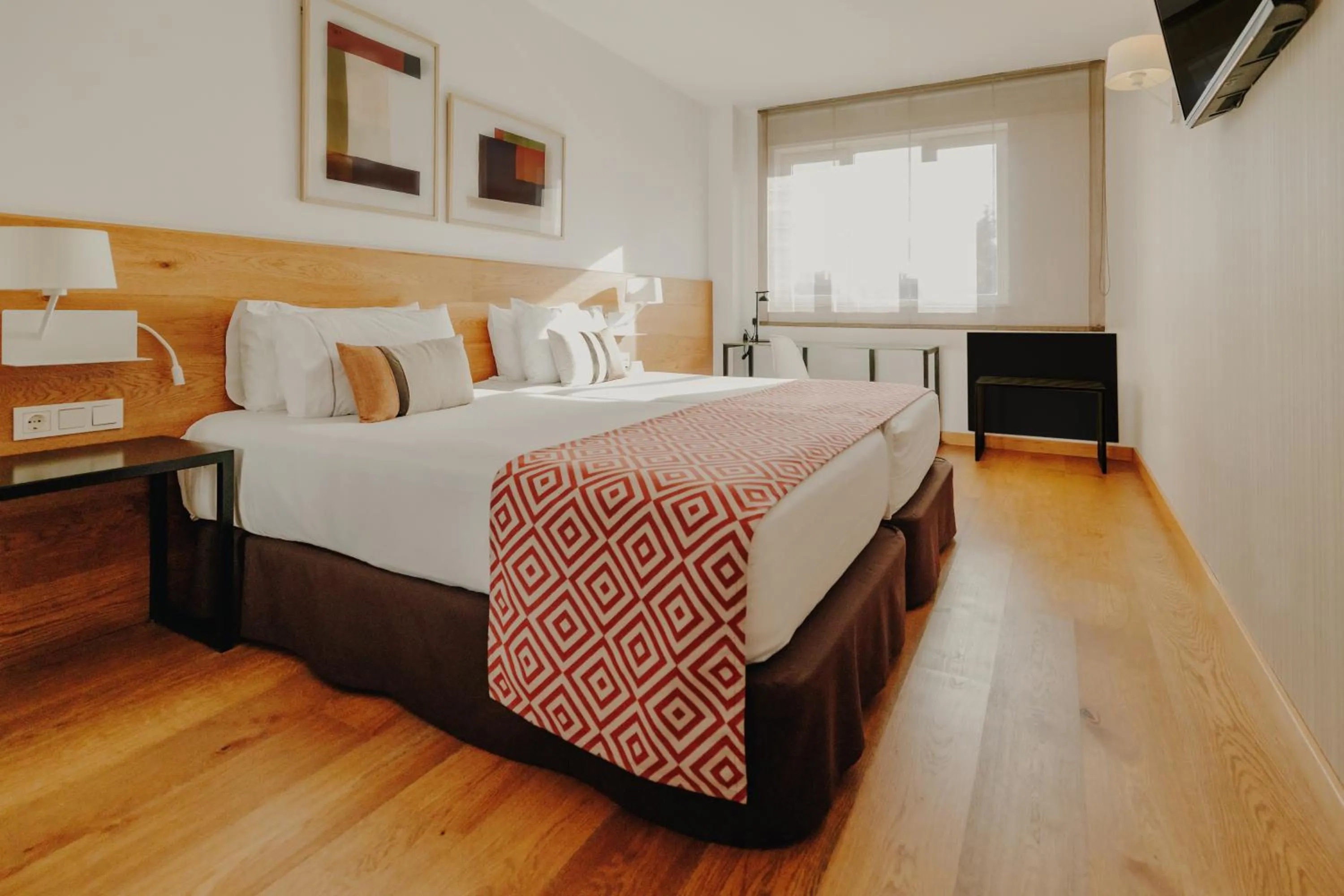 Photo of the whole room, Bed in Rafaelhoteles Atocha