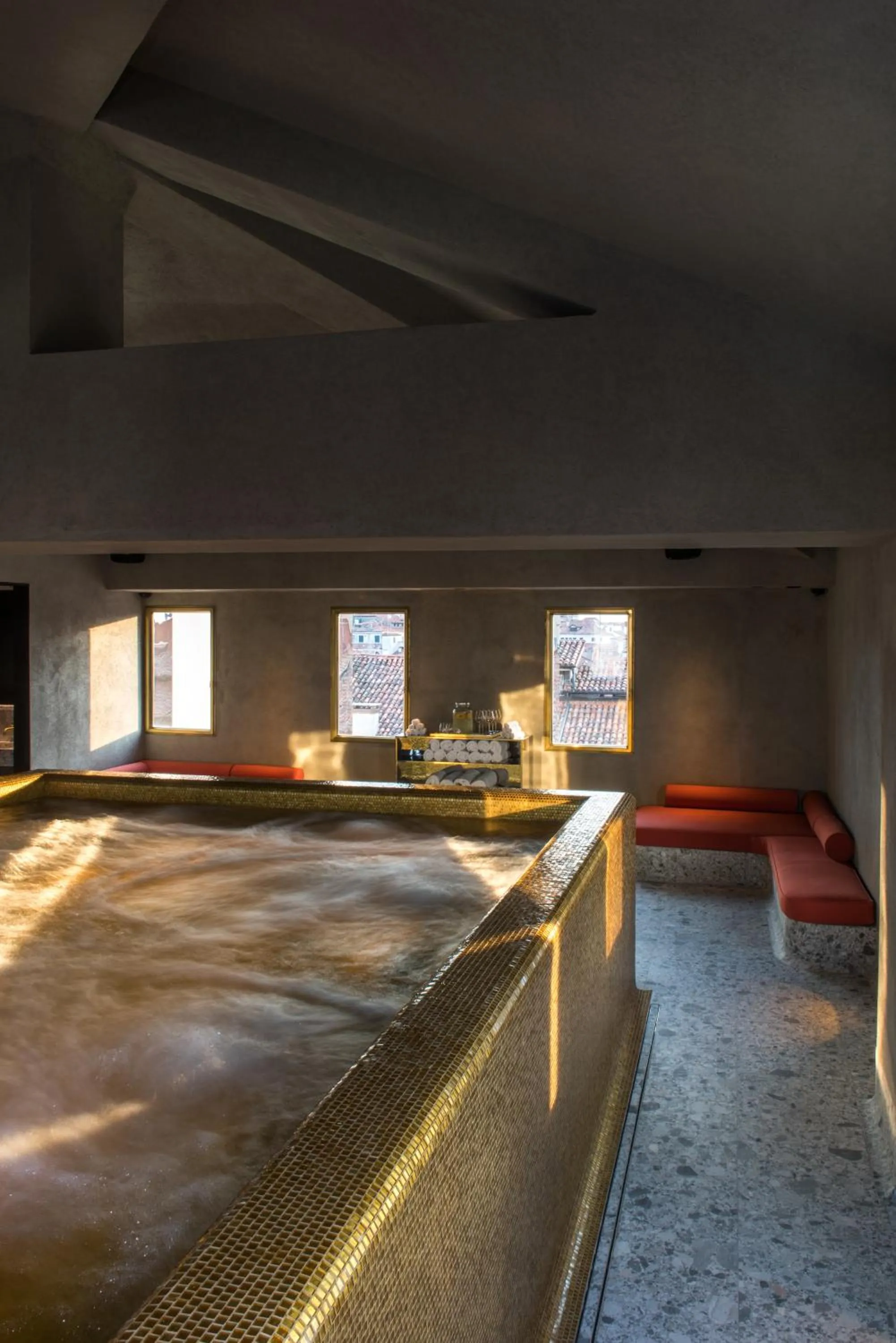 Hot Tub, Bed in Nolinski Venezia - Evok Collection