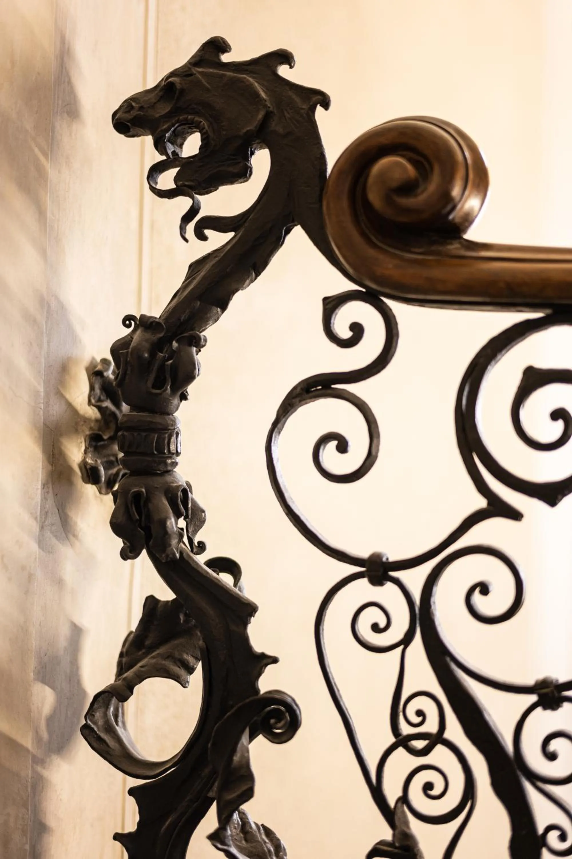 Decorative detail in Nolinski Venezia - Evok Collection