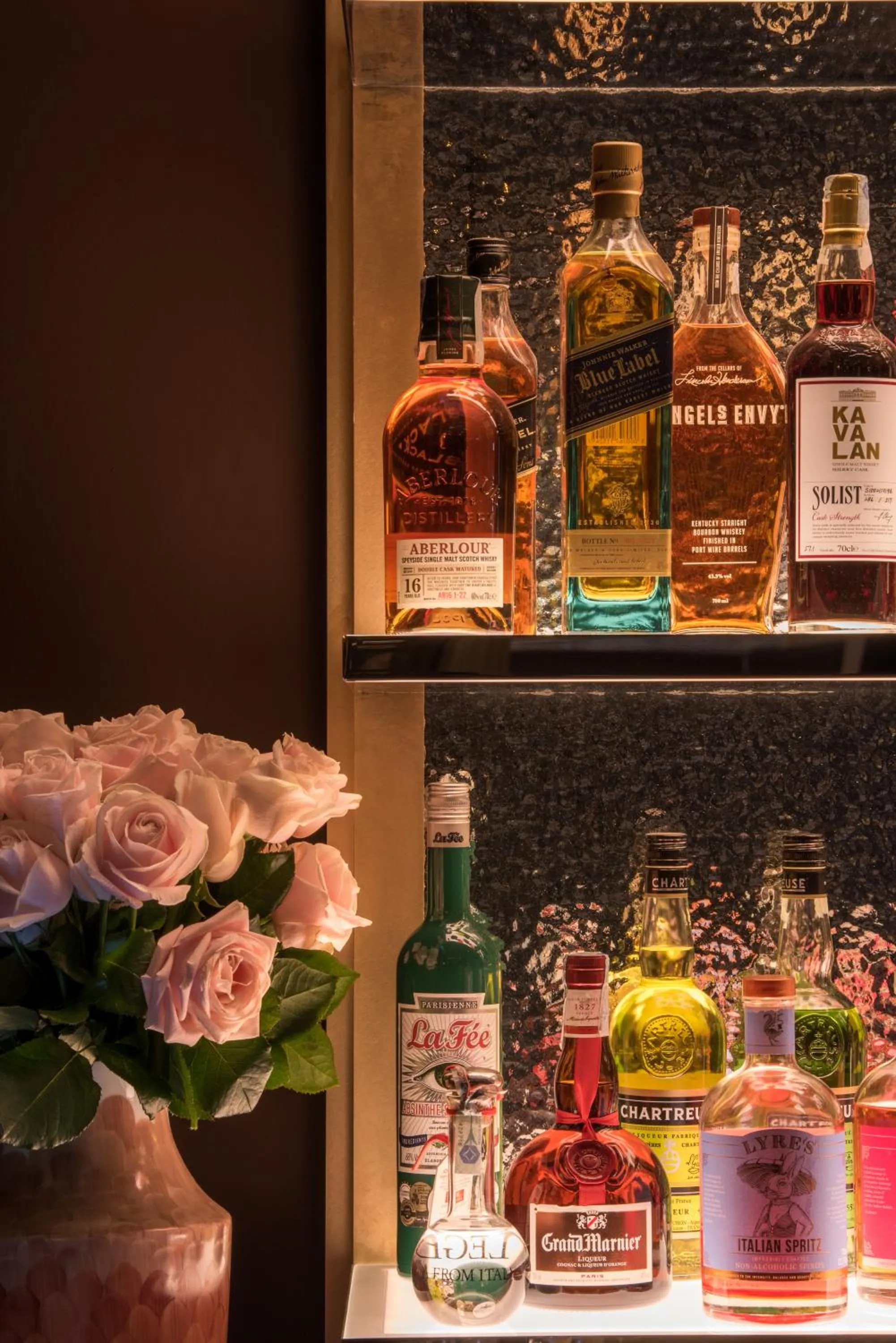 Library in Nolinski Venezia - Evok Collection